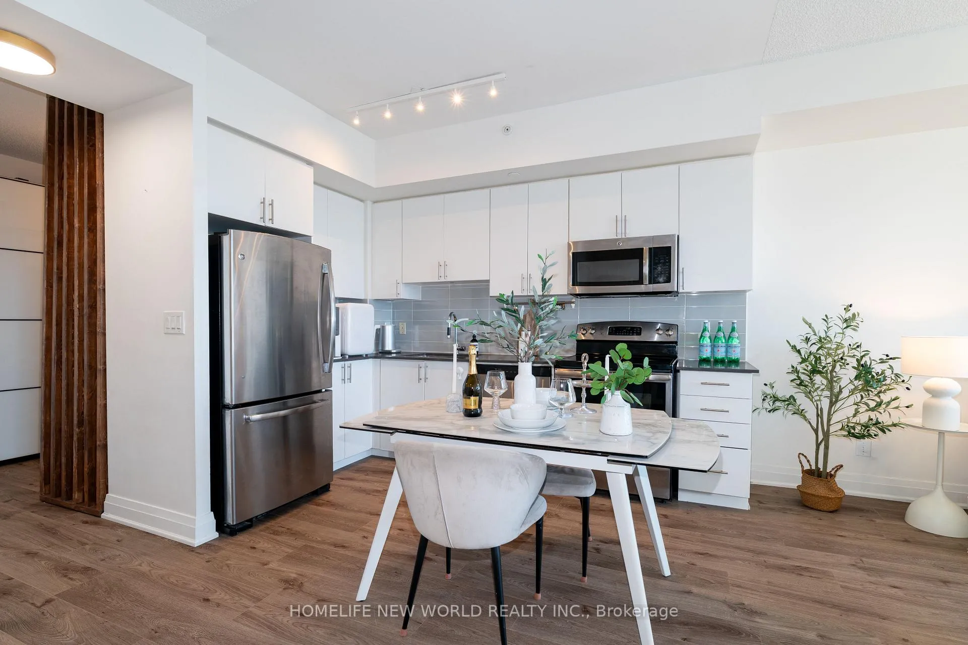 Photo 10 of Unit Ph201, 7165 Yonge Street, Markham, Grandview — HOMEH