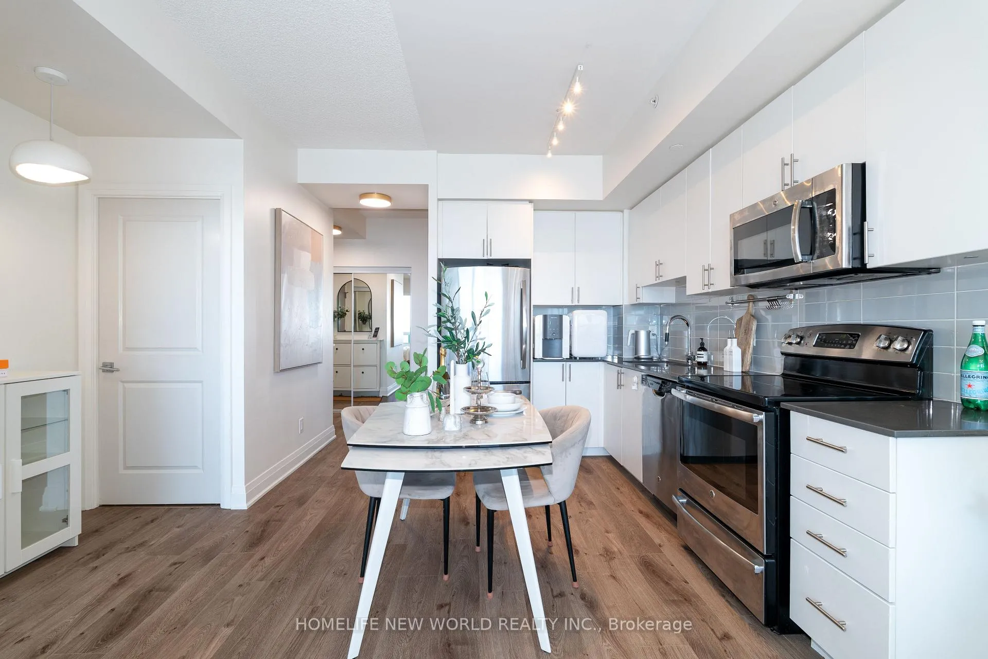 Photo 11 of Unit Ph201, 7165 Yonge Street, Markham, Grandview — HOMEH