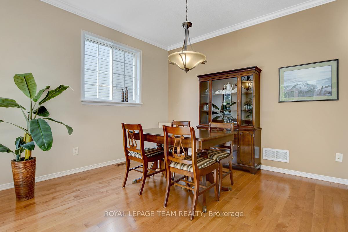 Photo 10 of 34 Calderwood Way, Ottawa, Barrhaven - Stonebridge — HOMEH