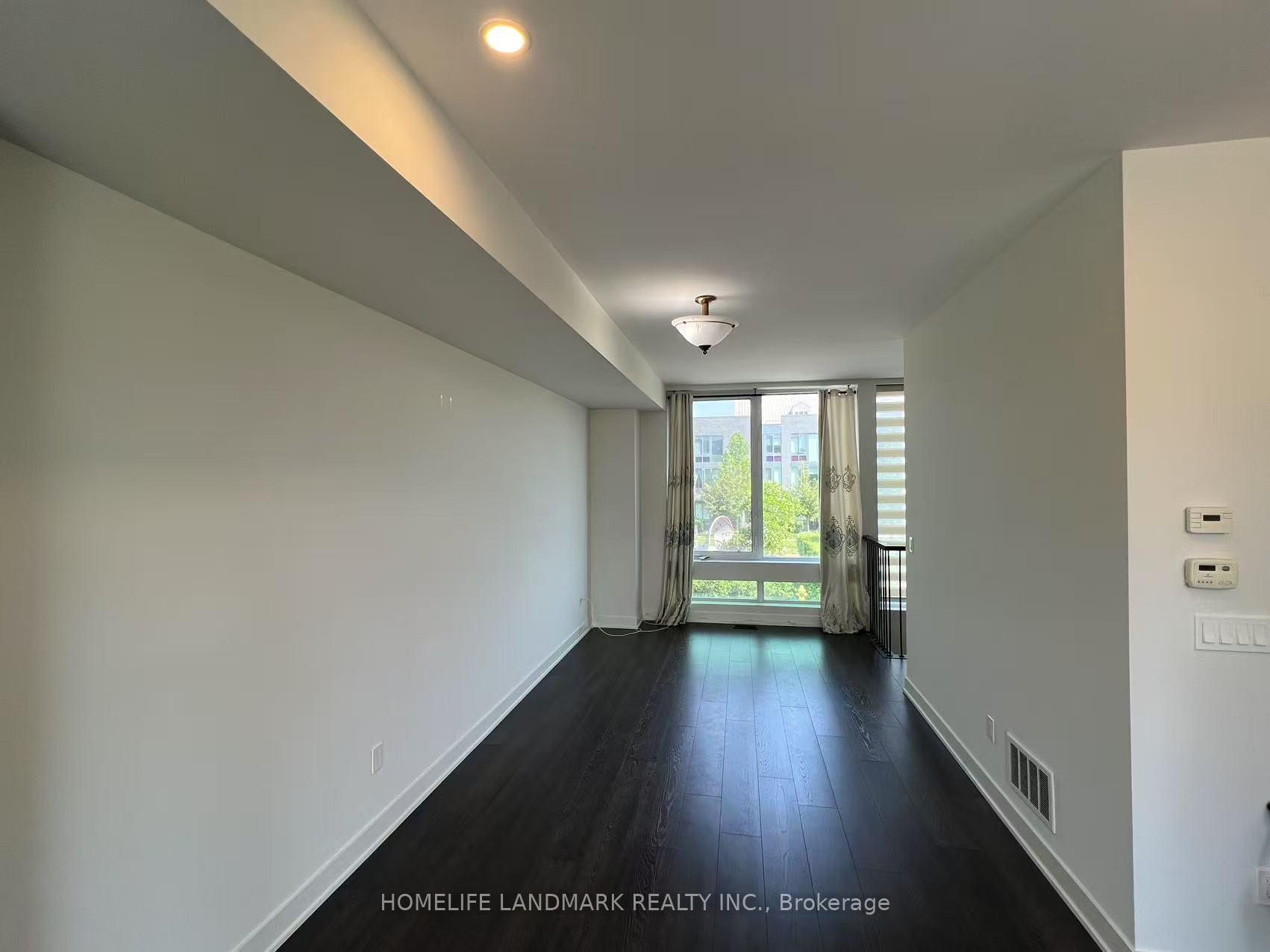 Photo 5 of 29 Sonic Way, Toronto, Flemingdon Park — HOMEH