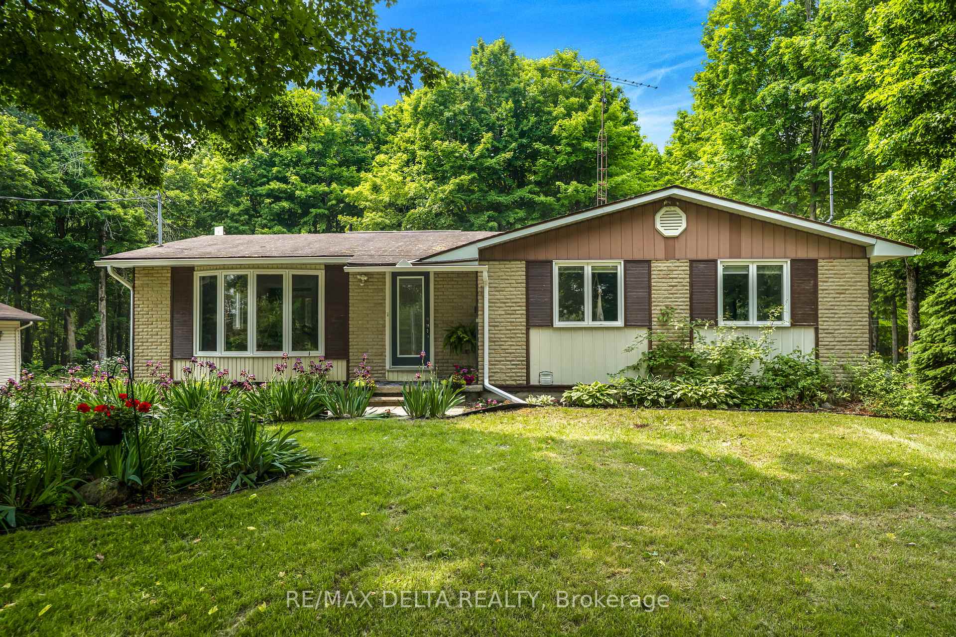 Photo 1 of 1520 Ridge Road, Champlain, Champlain Twp — HOMEH