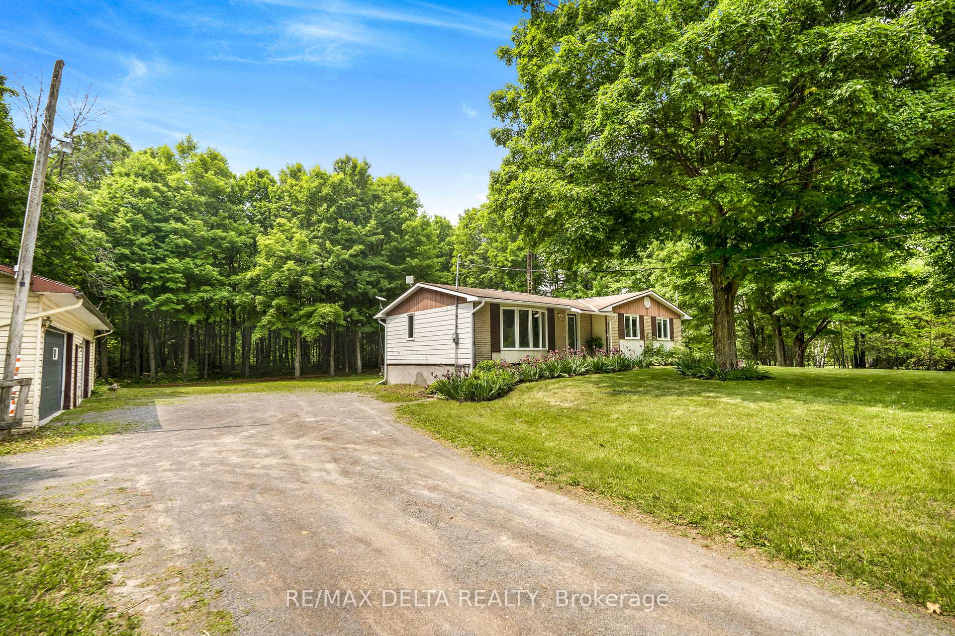 Photo 3 of 1520 Ridge Road, Champlain, Champlain Twp — HOMEH