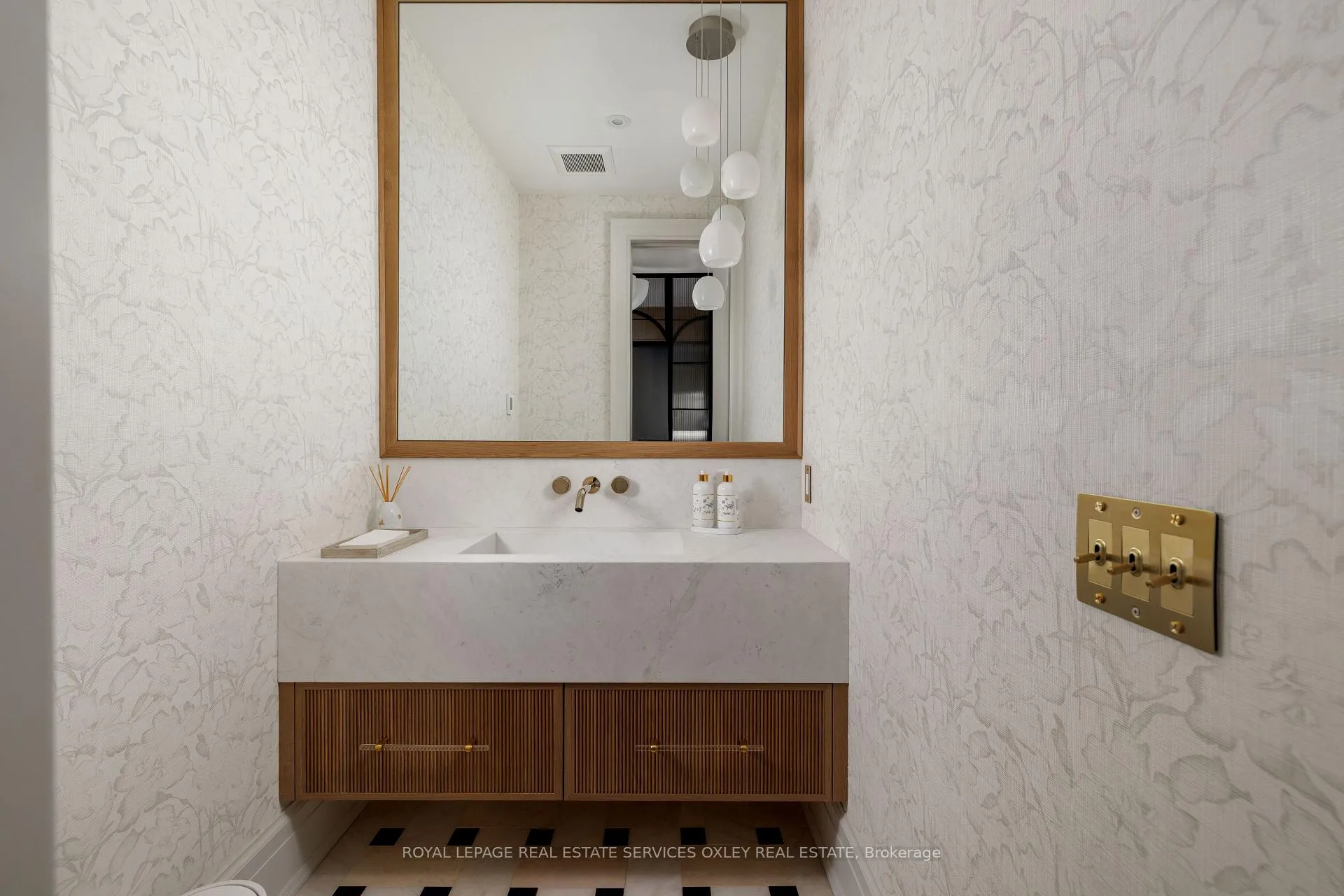 Photo 18 of 482 Cranbrooke Avenue, Toronto, Bedford Park-Nortown — HOMEH