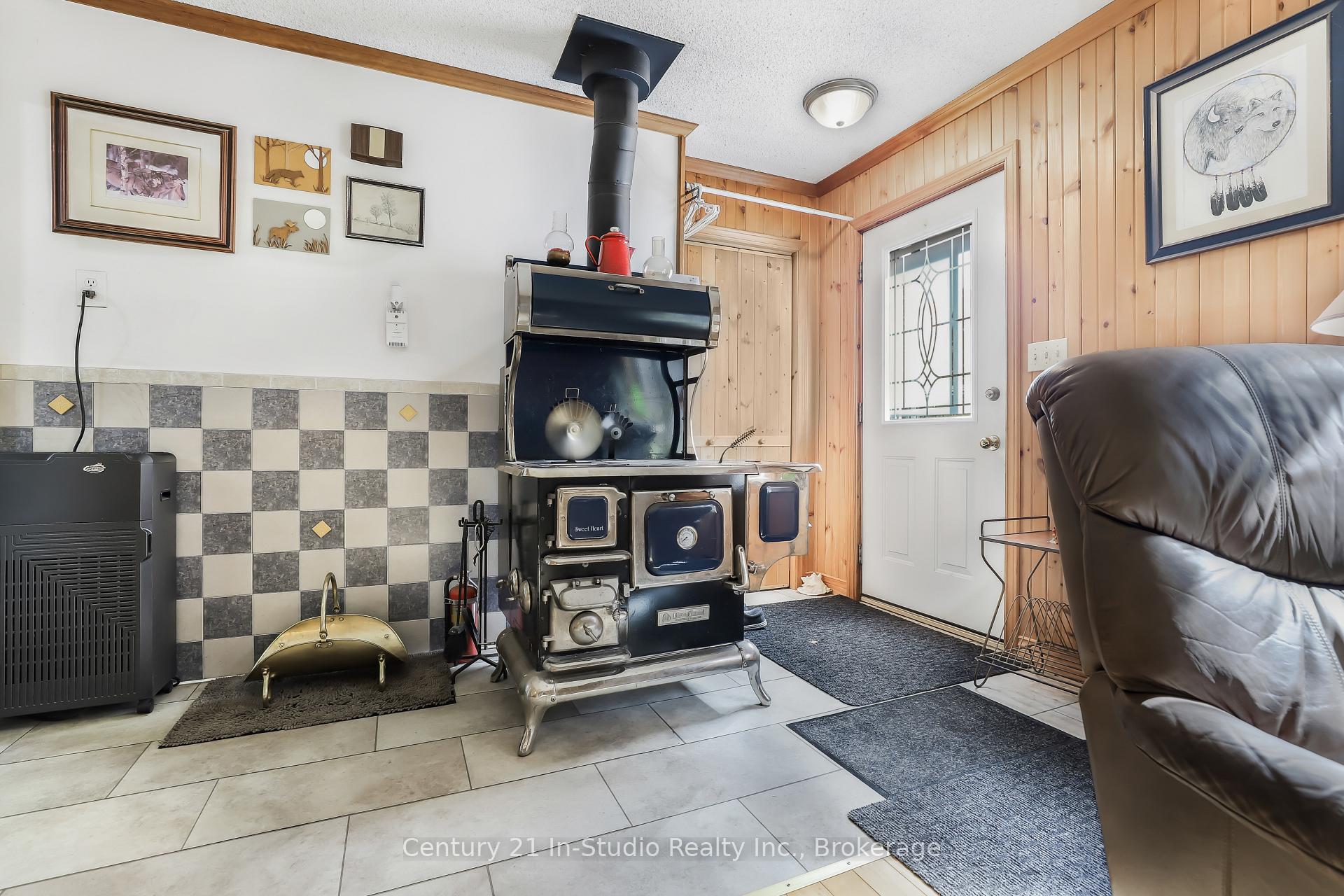 Photo 7 of 582815 Sideroad 9B, Chatsworth — HOMEH