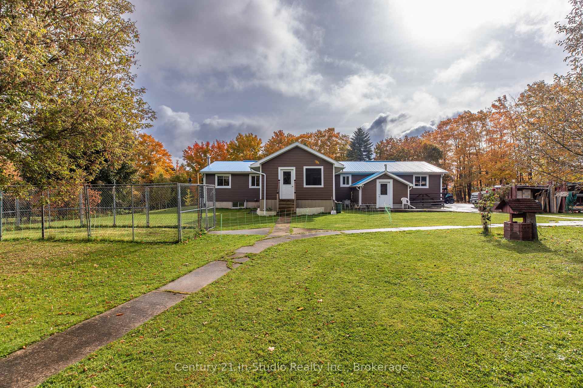 Photo 29 of 582815 Sideroad 9B, Chatsworth — HOMEH
