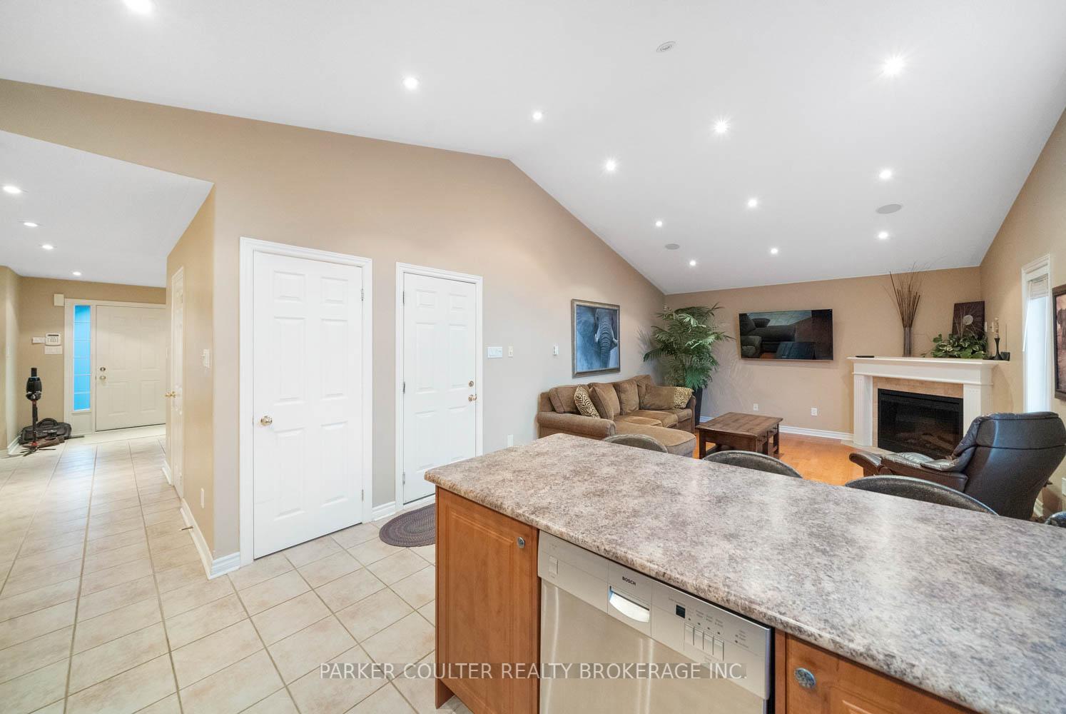 Photo 19 of 16 Player Drive, Barrie, East Bayfield — HOMEH
