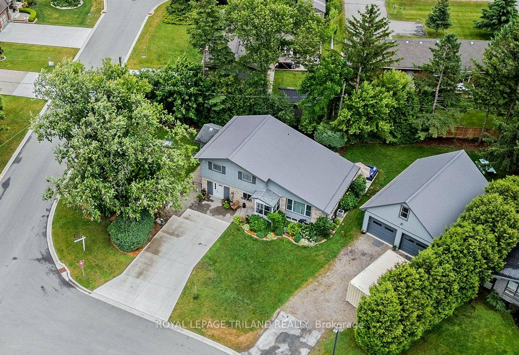 Photo 2 of 10025 Lyn Court, Central Elgin, Lynhurst — HOMEH