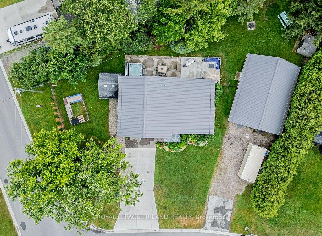 Photo 3 of 10025 Lyn Court, Central Elgin, Lynhurst — HOMEH