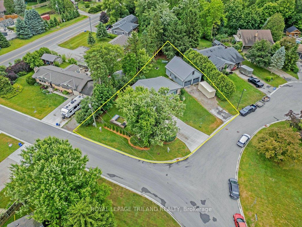 Photo 4 of 10025 Lyn Court, Central Elgin, Lynhurst — HOMEH