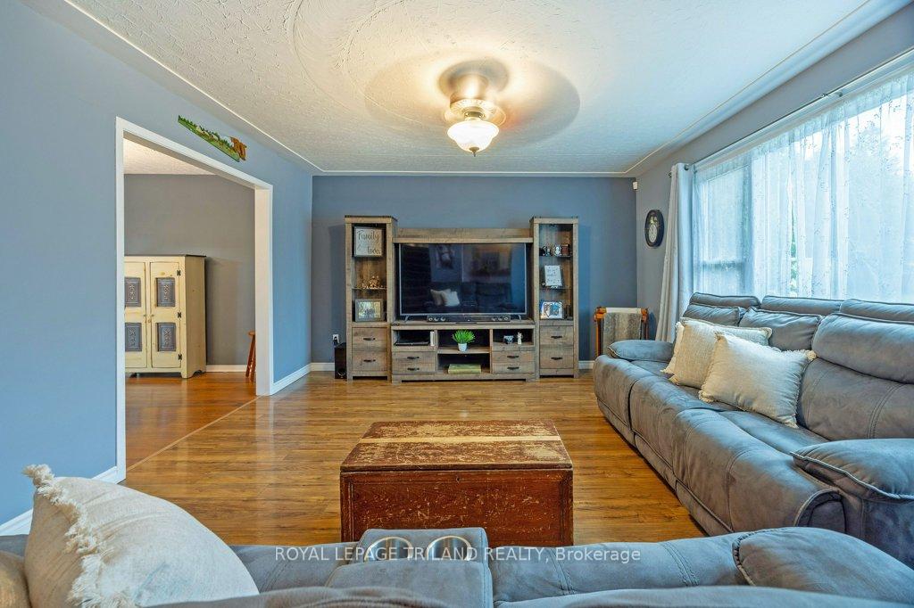 Photo 7 of 10025 Lyn Court, Central Elgin, Lynhurst — HOMEH