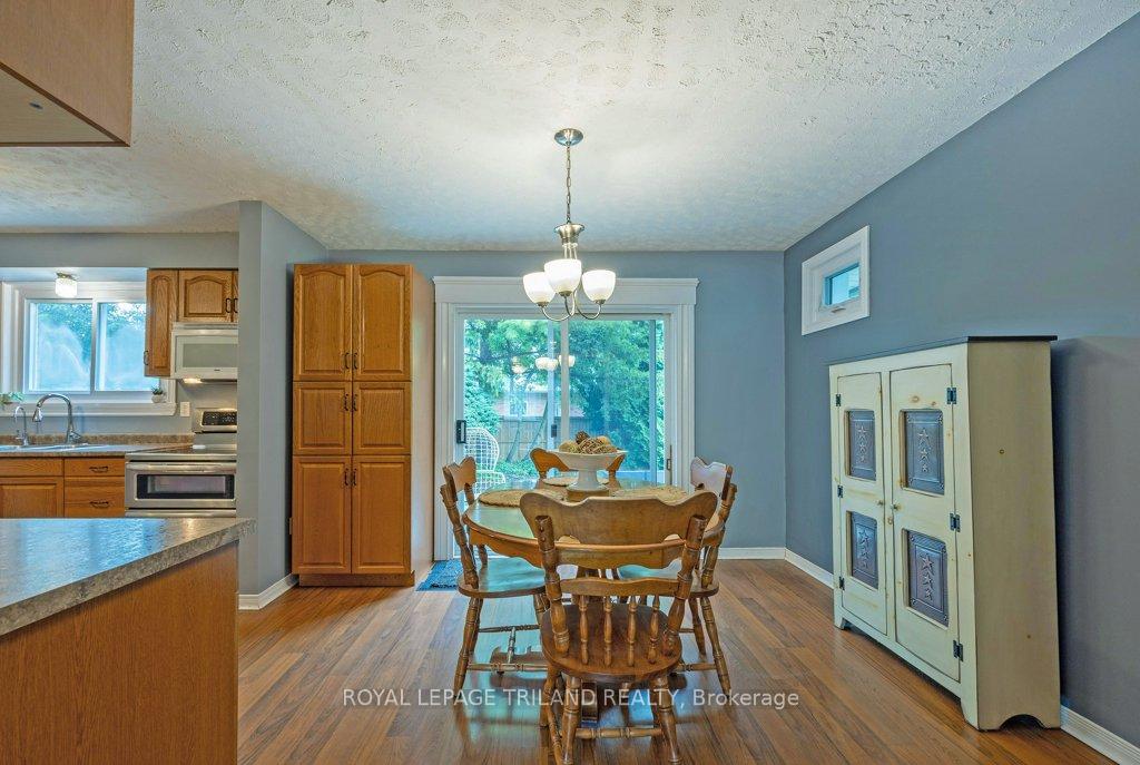 Photo 9 of 10025 Lyn Court, Central Elgin, Lynhurst — HOMEH
