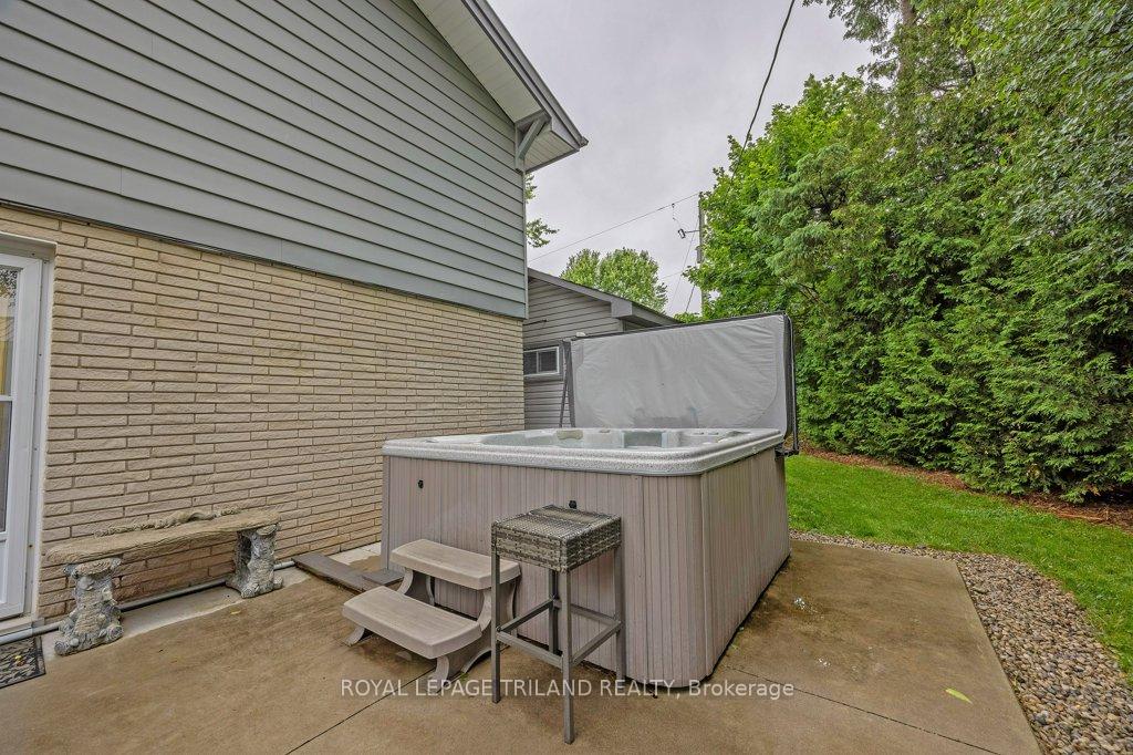 Photo 32 of 10025 Lyn Court, Central Elgin, Lynhurst — HOMEH
