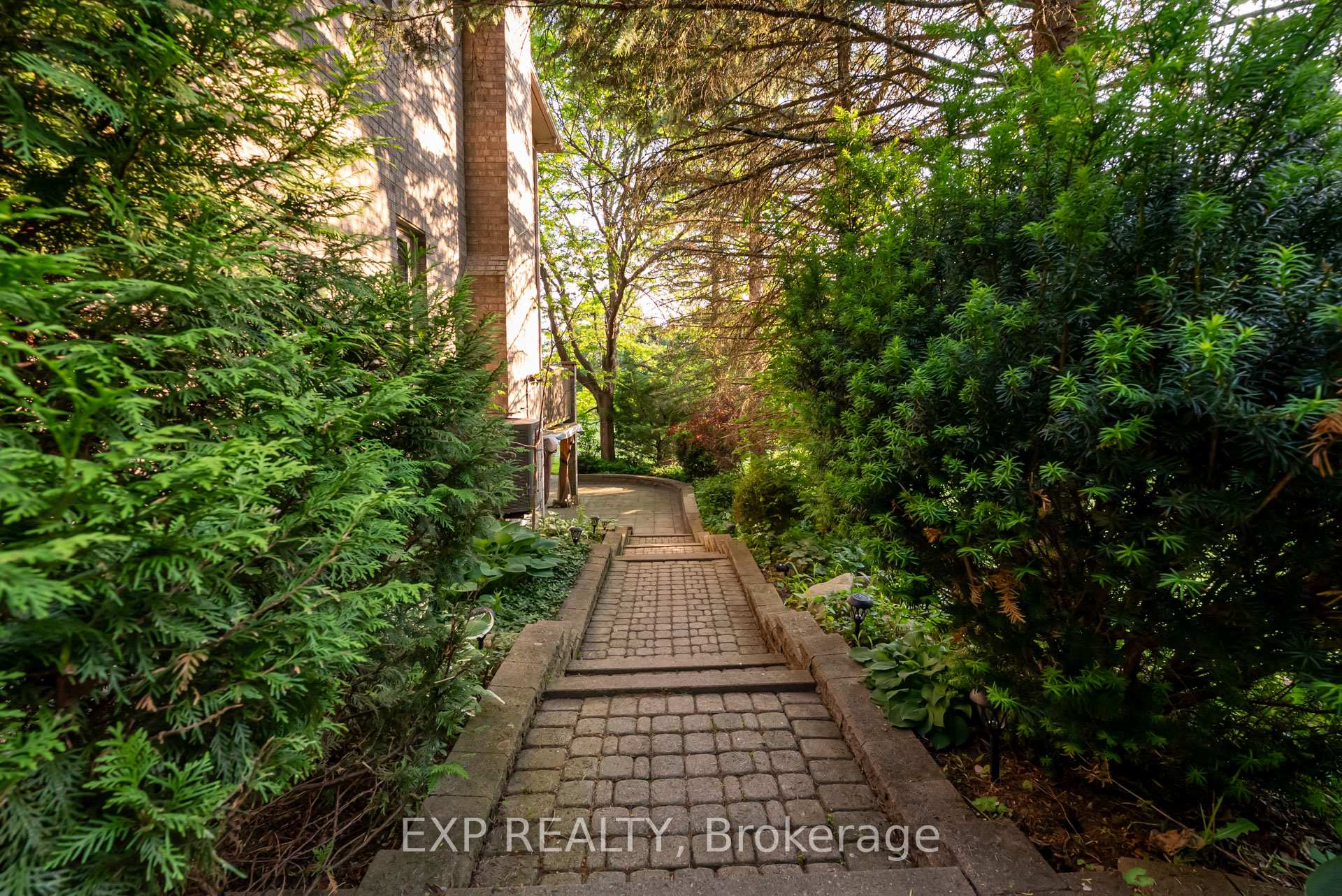 Photo 13 of 8 Humber Trail, Caledon, Palgrave — HOMEH