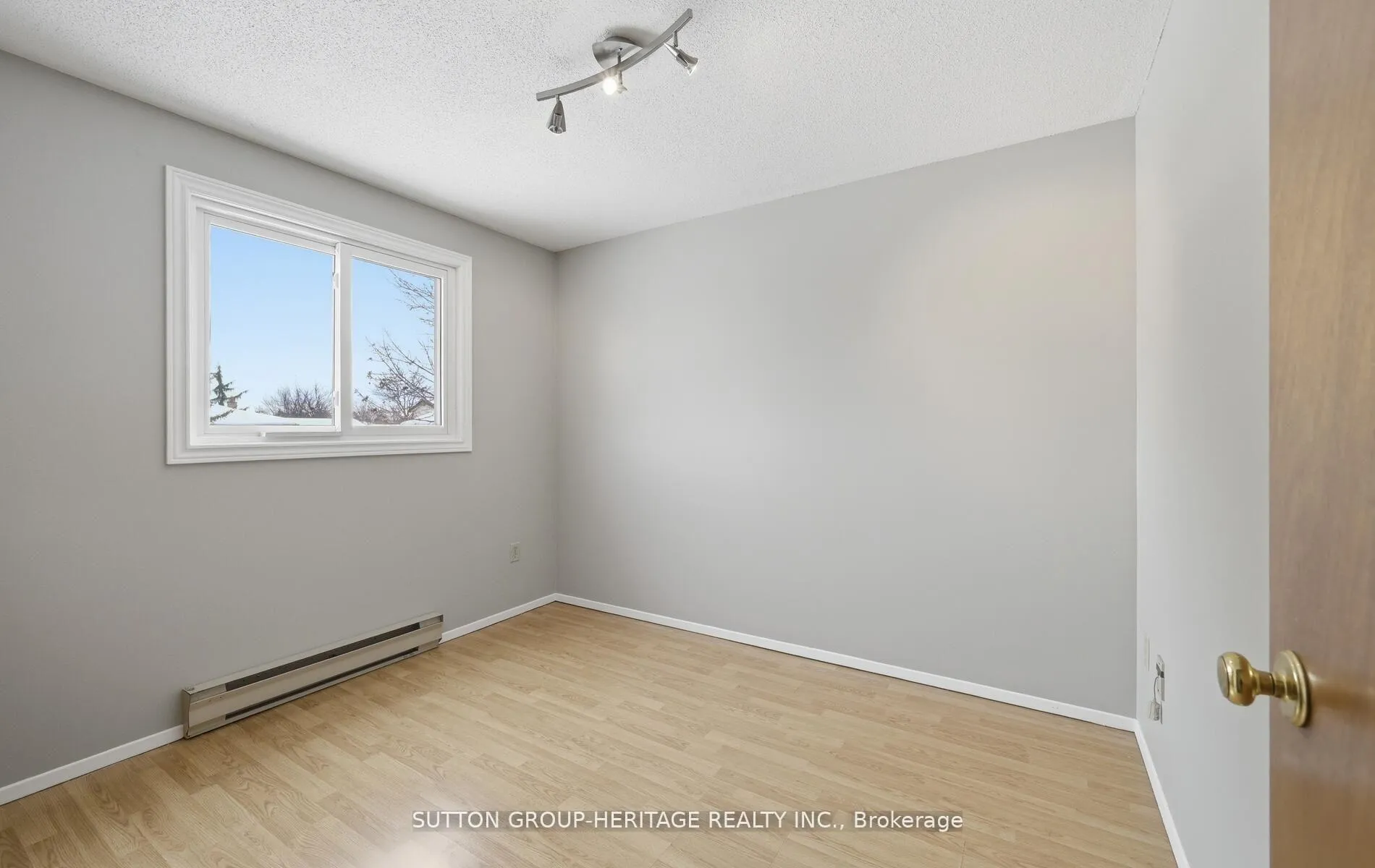 Photo 18 of Unit 102, 2418 Mountland Drive, Peterborough, Monaghan Ward 2 — HOMEH