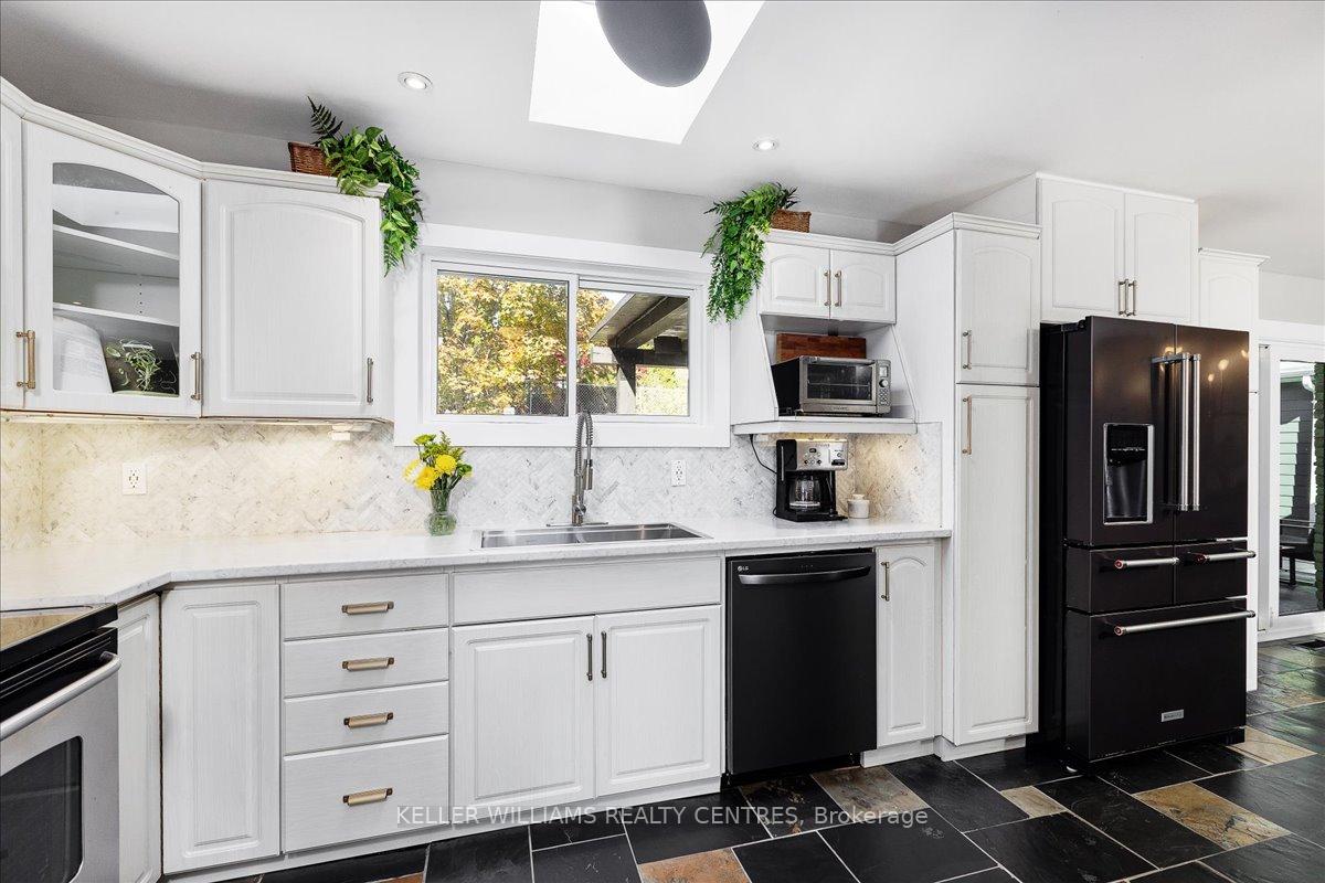 Photo 18 of 10 Patricia Place, Georgina, Keswick South — HOMEH