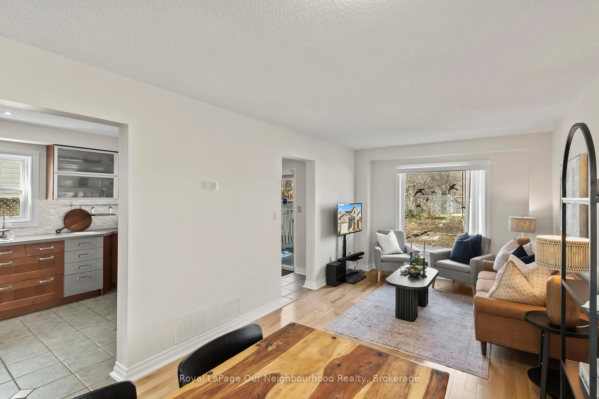 Photo 7 of 1110 Snowberry Street, Oshawa, Pinecrest — HOMEH