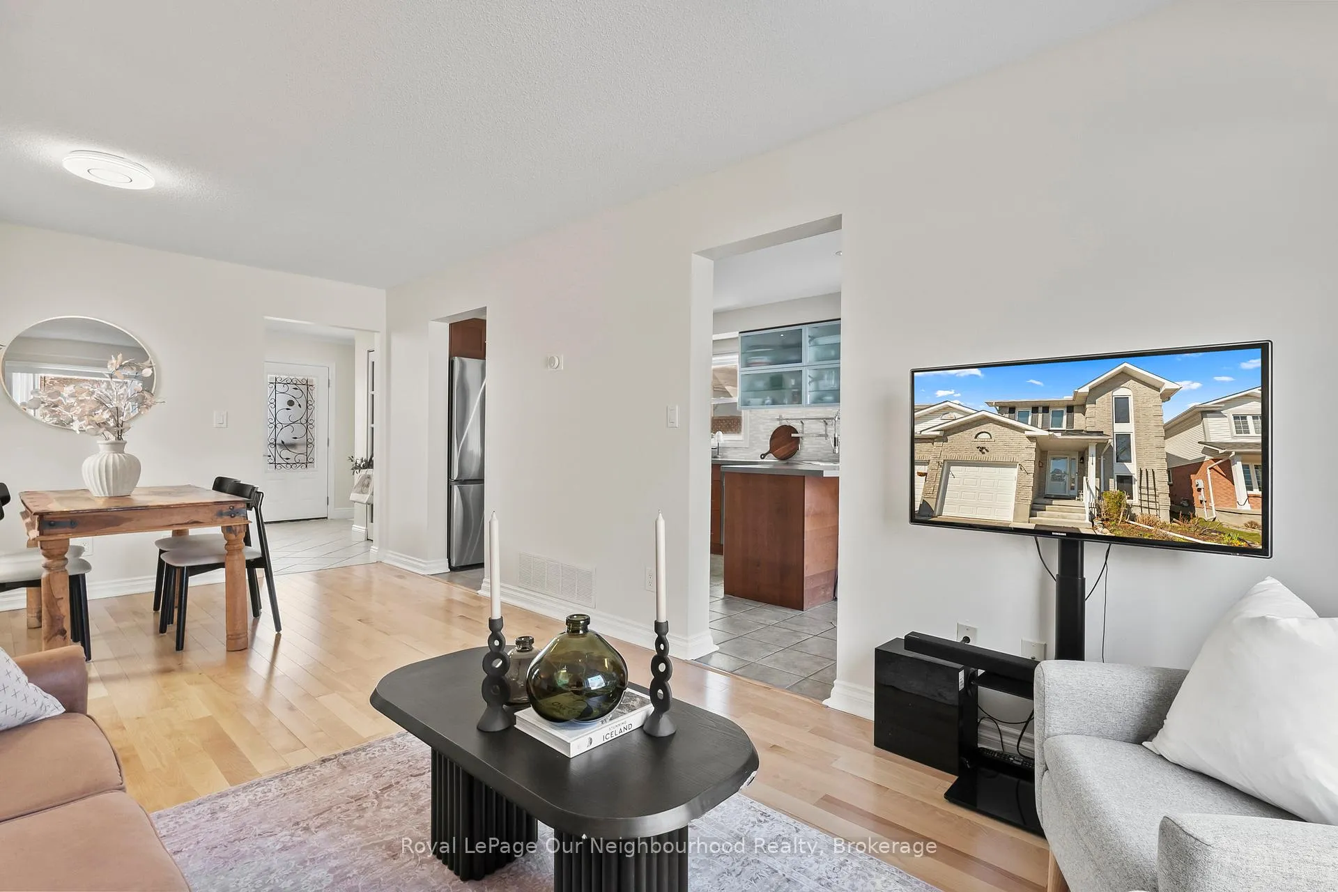 Photo 10 of 1110 Snowberry Street, Oshawa, Pinecrest — HOMEH