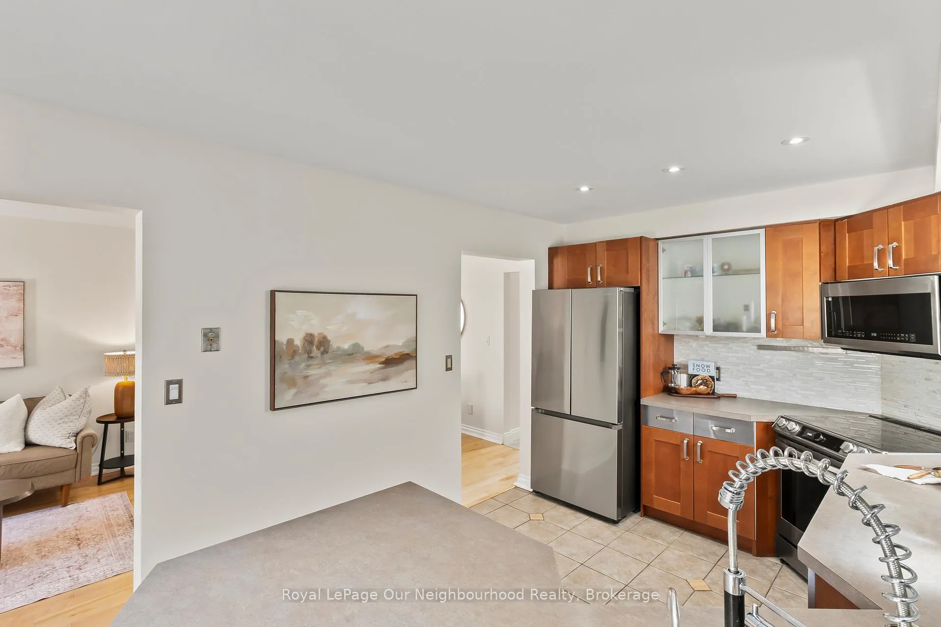 Photo 12 of 1110 Snowberry Street, Oshawa, Pinecrest — HOMEH