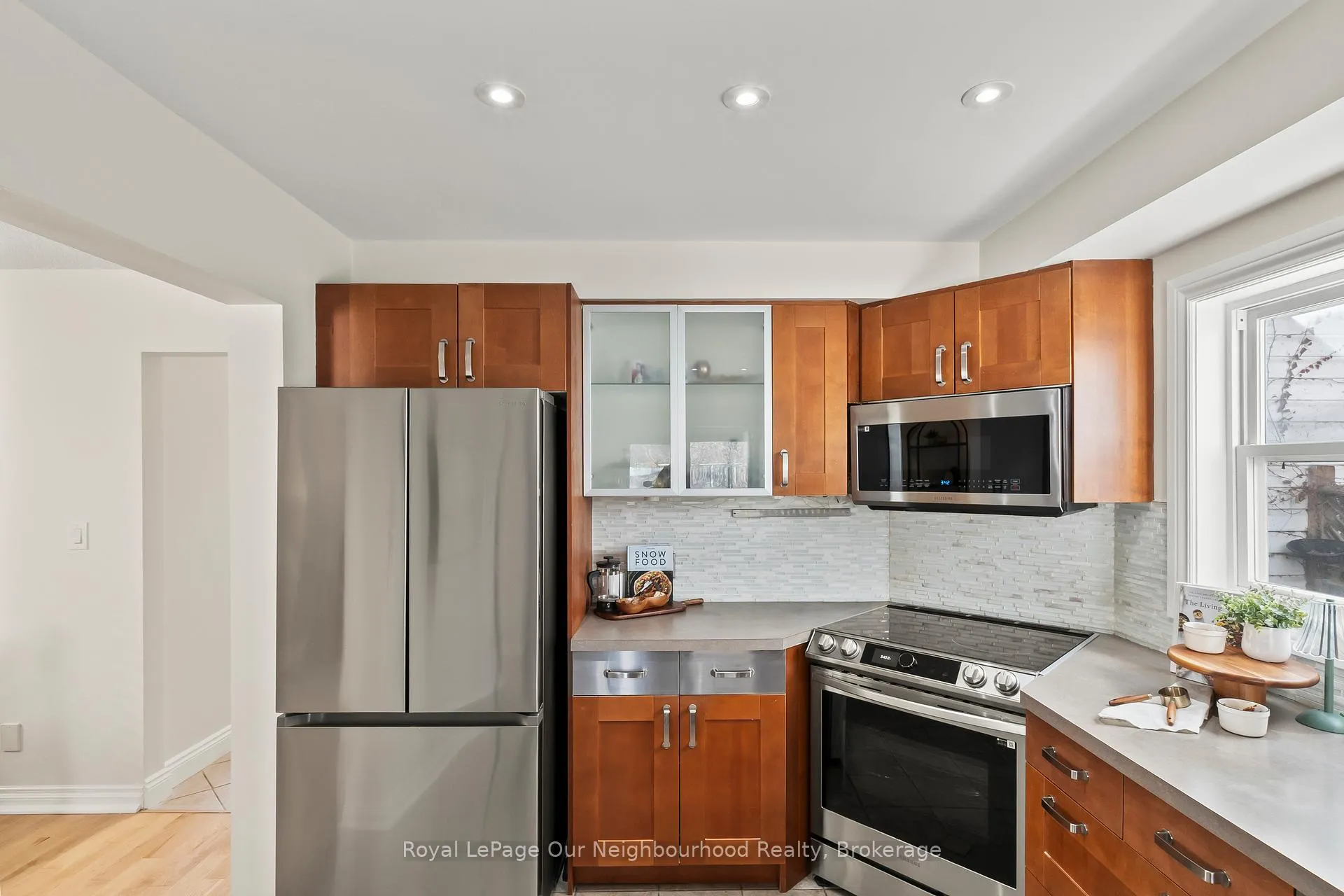 Photo 14 of 1110 Snowberry Street, Oshawa, Pinecrest — HOMEH