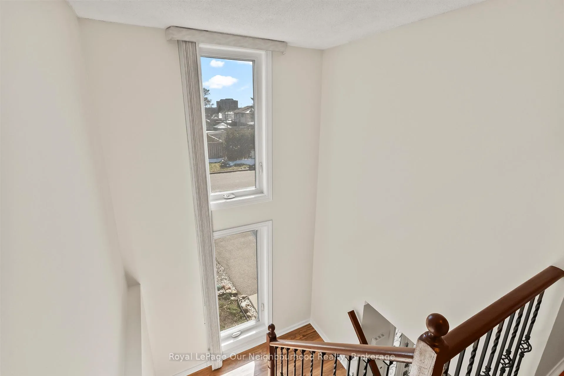 Photo 19 of 1110 Snowberry Street, Oshawa, Pinecrest — HOMEH
