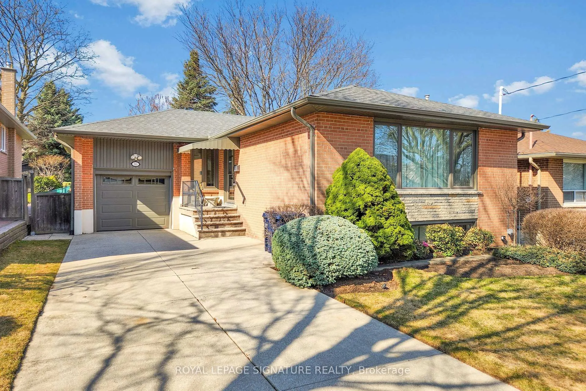 Photo 3 of 16 Renault Crescent, Etobicoke, Humber Heights — HOMEH