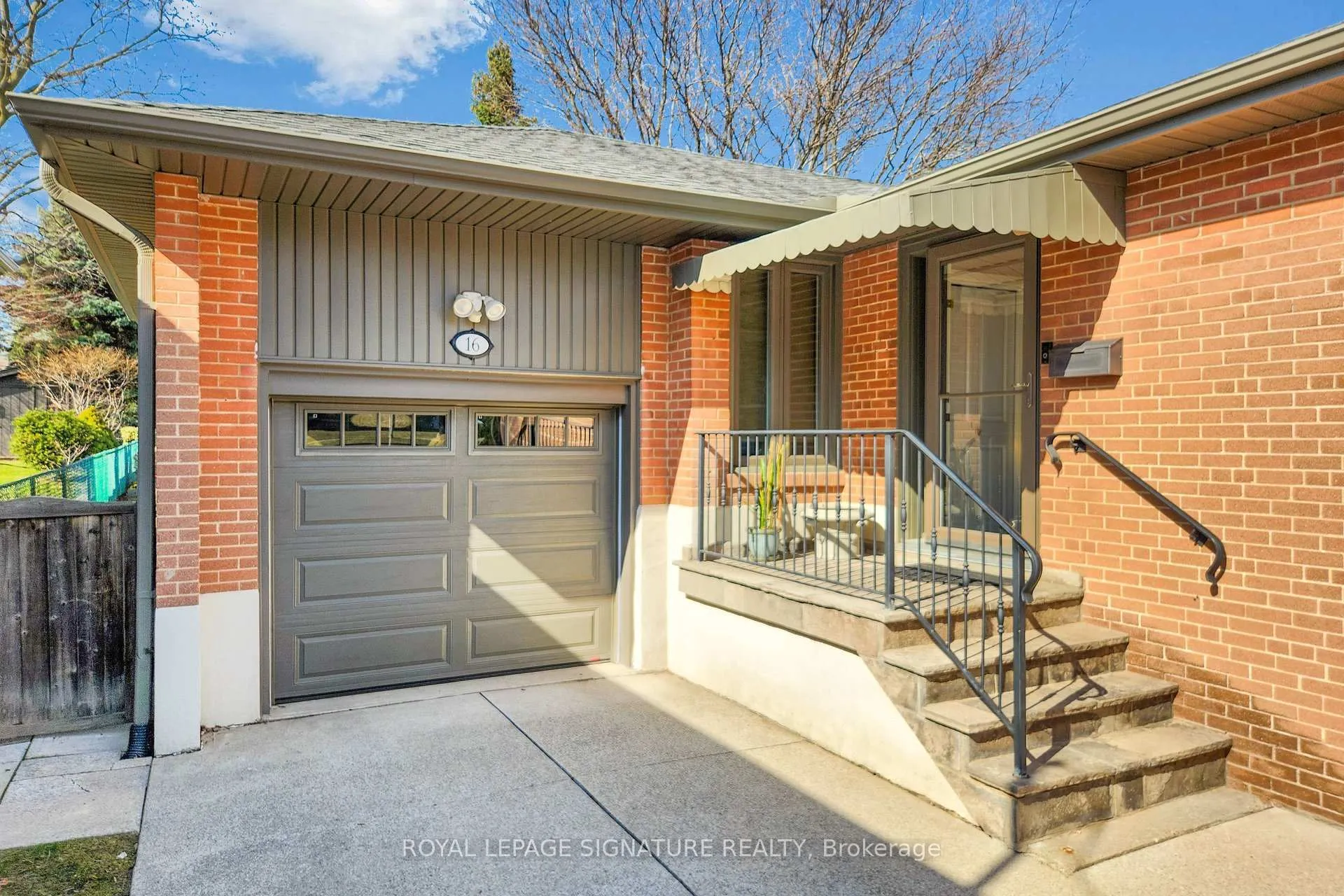 Photo 4 of 16 Renault Crescent, Etobicoke, Humber Heights — HOMEH
