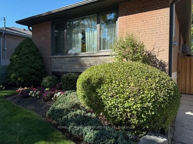 Photo 5 of 16 Renault Crescent, Etobicoke, Humber Heights — HOMEH