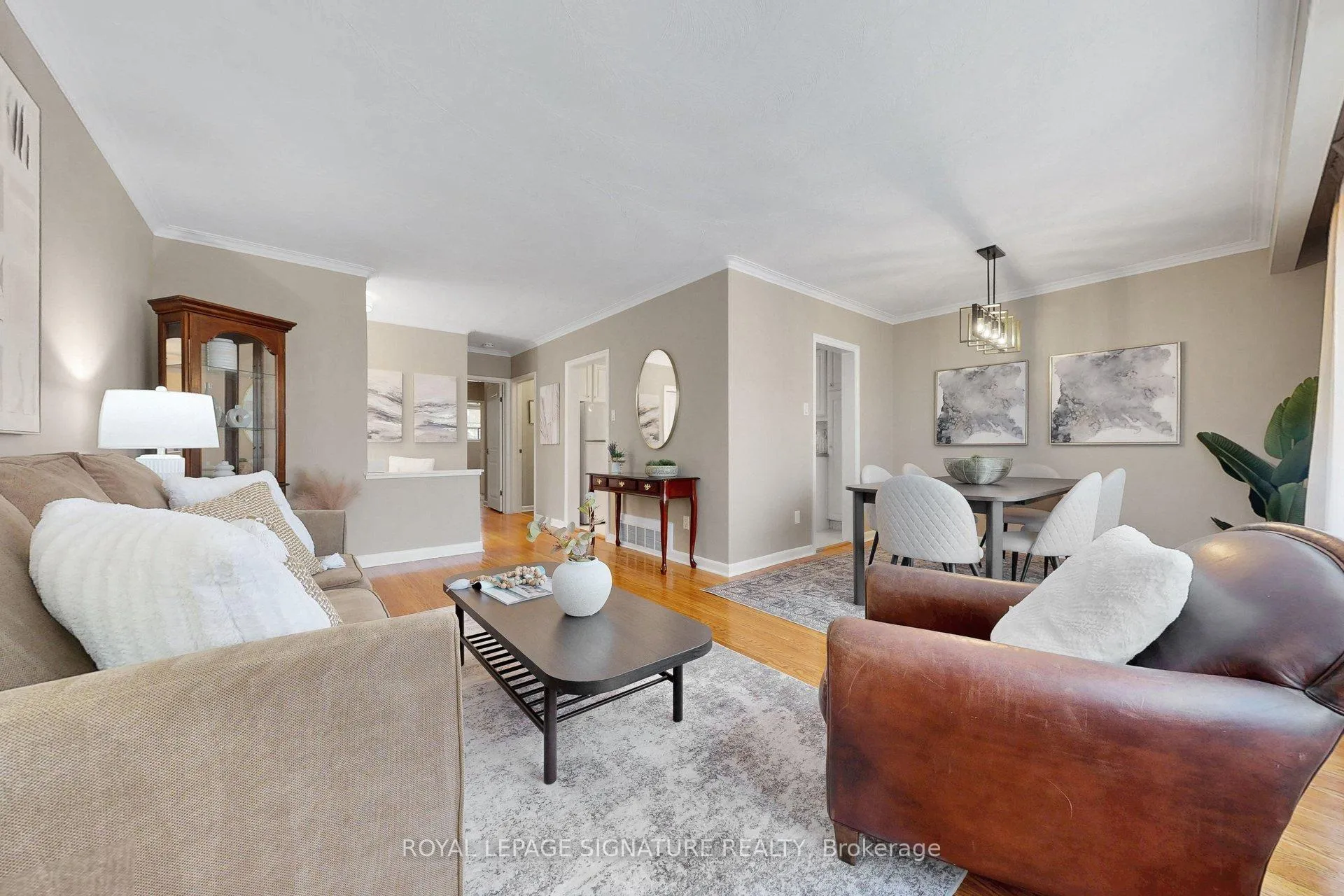 Photo 10 of 16 Renault Crescent, Etobicoke, Humber Heights — HOMEH