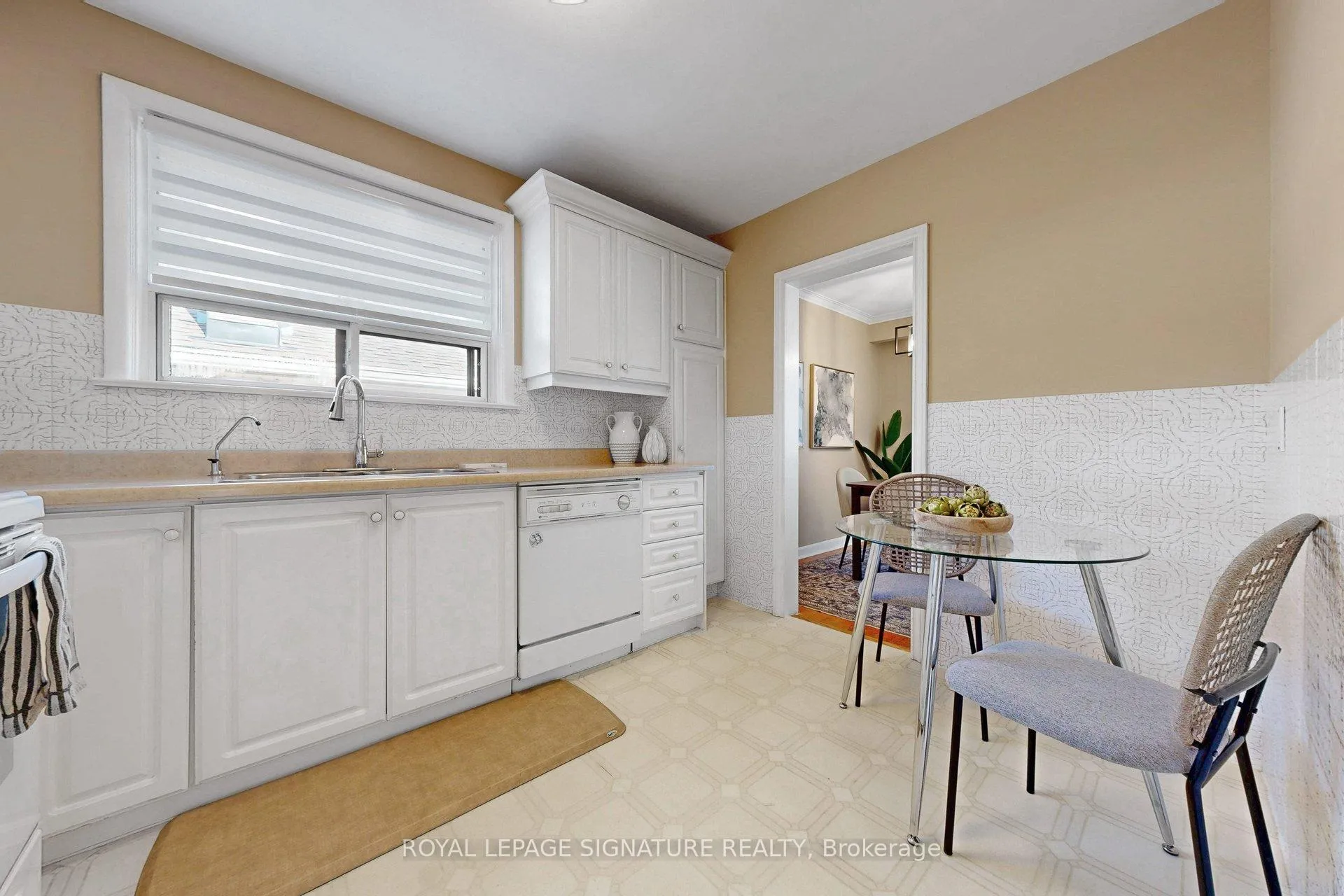 Photo 14 of 16 Renault Crescent, Etobicoke, Humber Heights — HOMEH