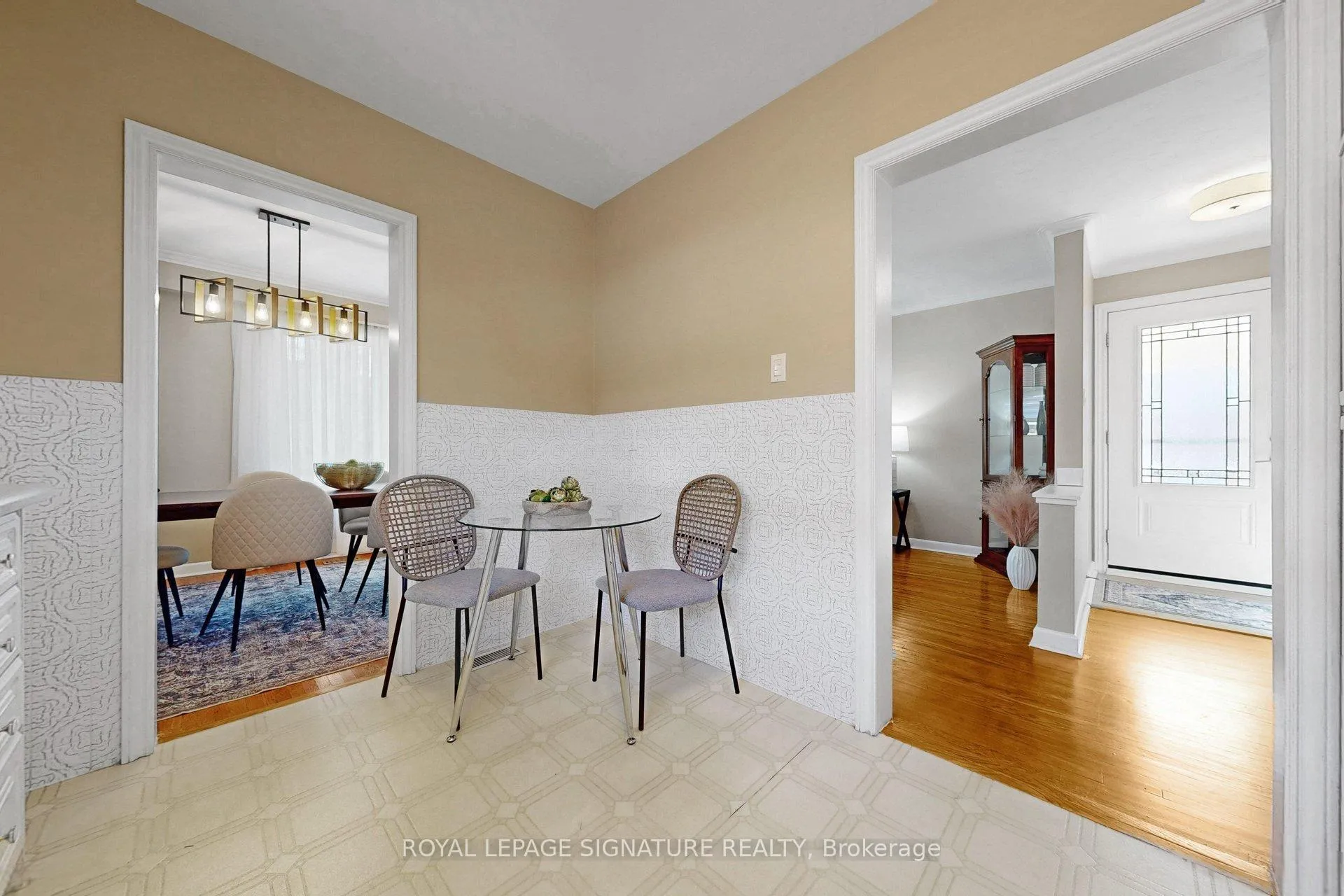 Photo 17 of 16 Renault Crescent, Etobicoke, Humber Heights — HOMEH