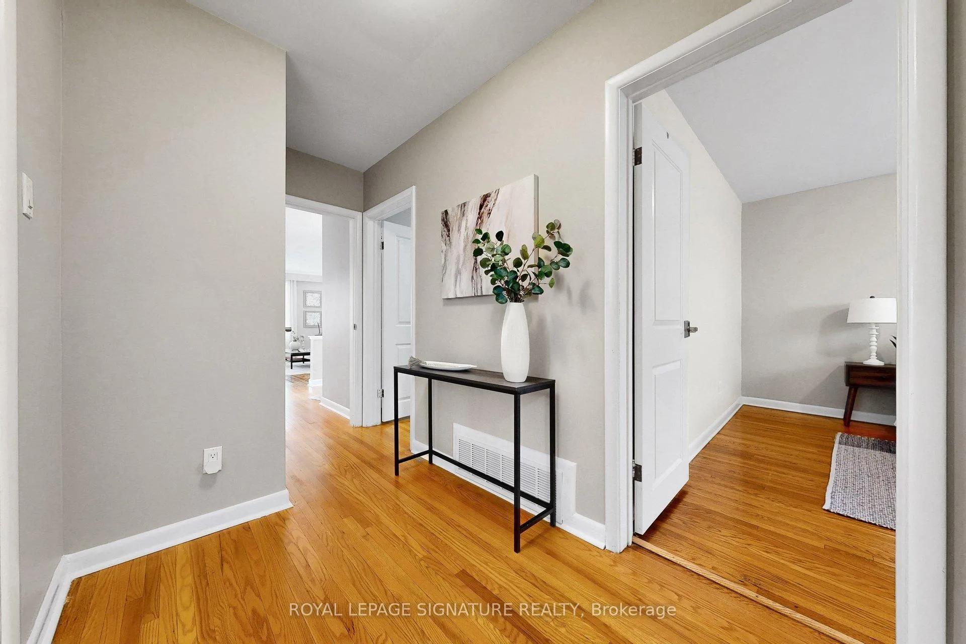 Photo 18 of 16 Renault Crescent, Etobicoke, Humber Heights — HOMEH