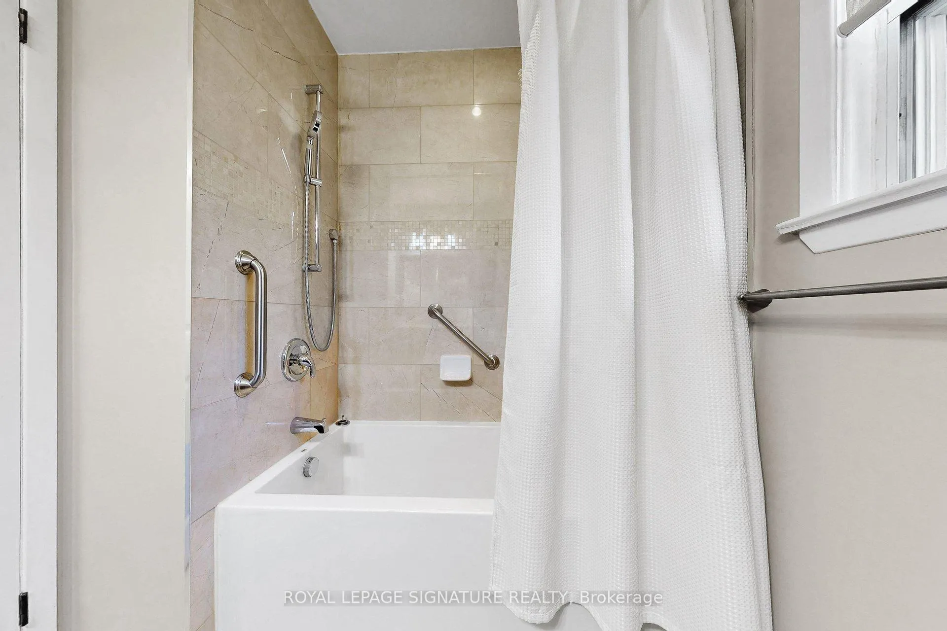 Photo 23 of 16 Renault Crescent, Etobicoke, Humber Heights — HOMEH