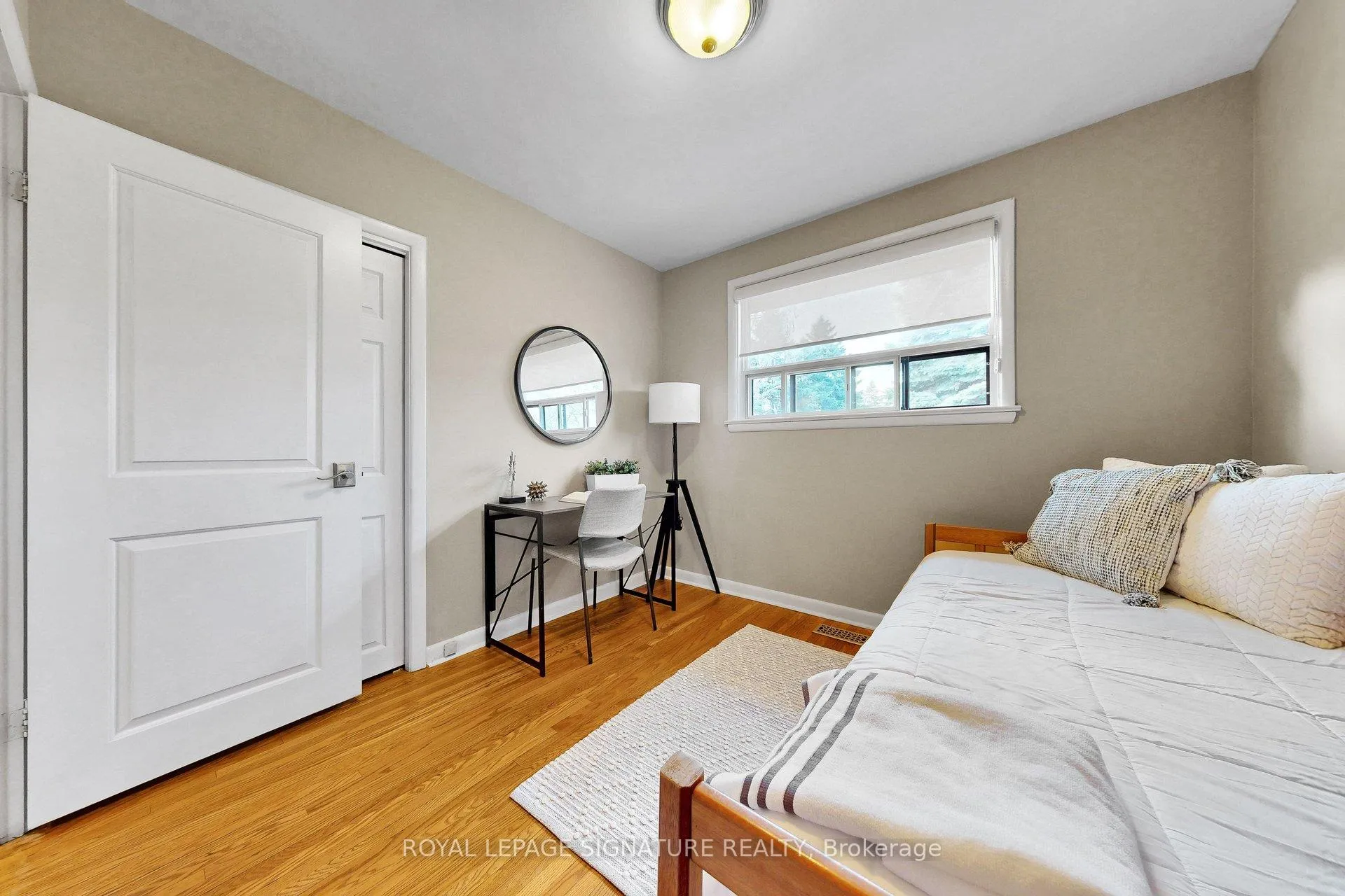 Photo 27 of 16 Renault Crescent, Etobicoke, Humber Heights — HOMEH