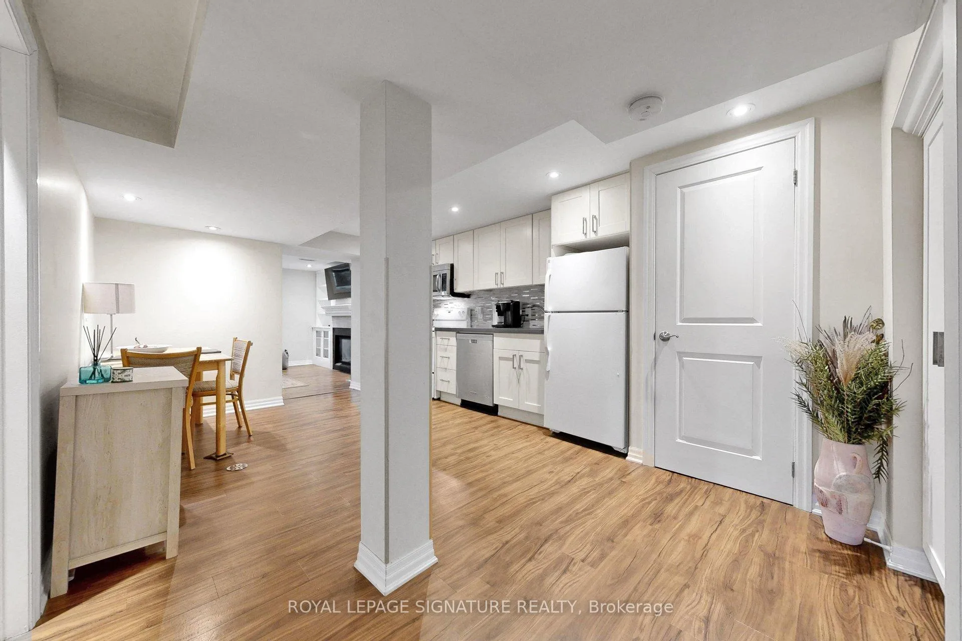 Photo 30 of 16 Renault Crescent, Etobicoke, Humber Heights — HOMEH