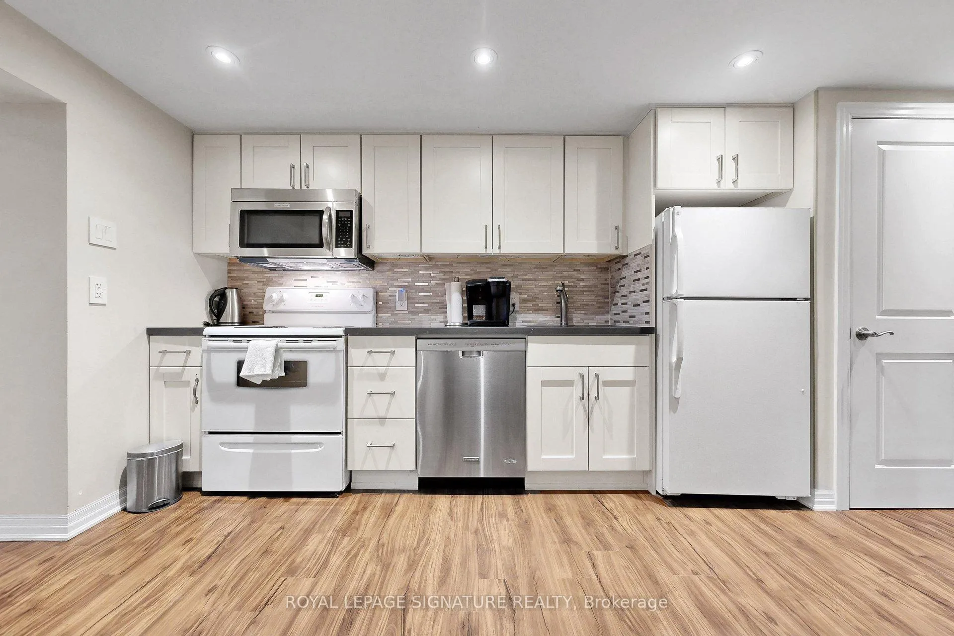 Photo 31 of 16 Renault Crescent, Etobicoke, Humber Heights — HOMEH