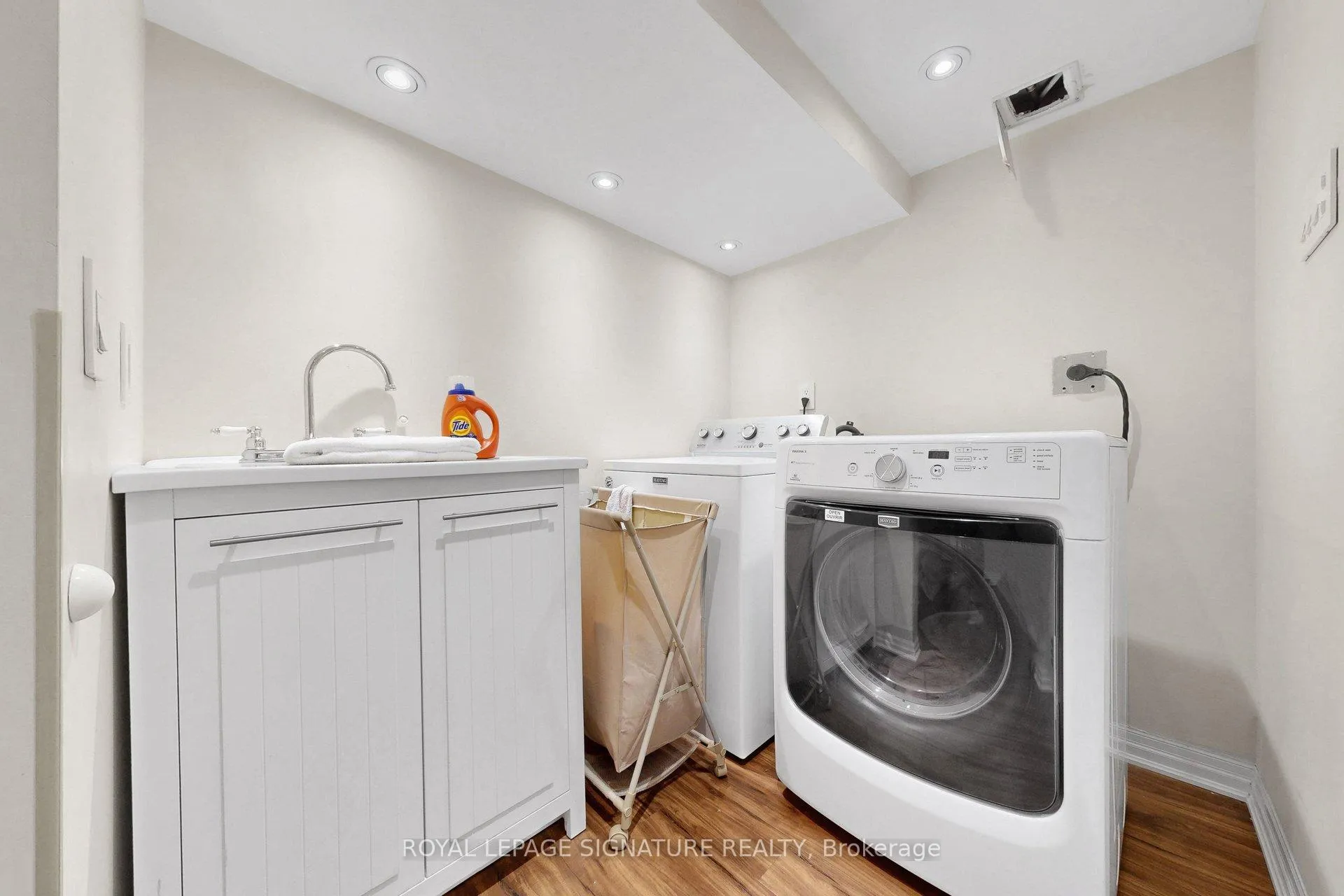 Photo 41 of 16 Renault Crescent, Etobicoke, Humber Heights — HOMEH