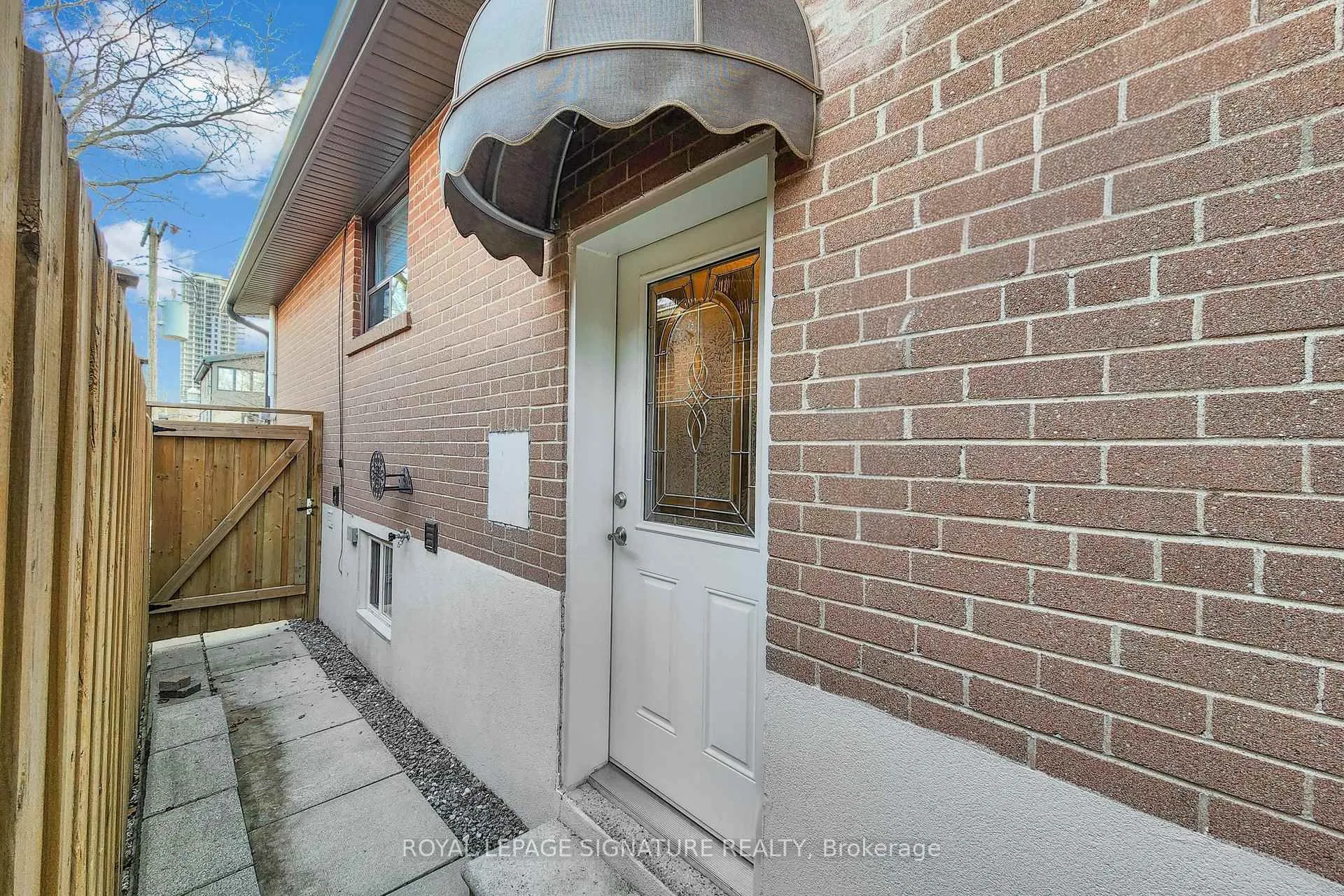Photo 43 of 16 Renault Crescent, Etobicoke, Humber Heights — HOMEH