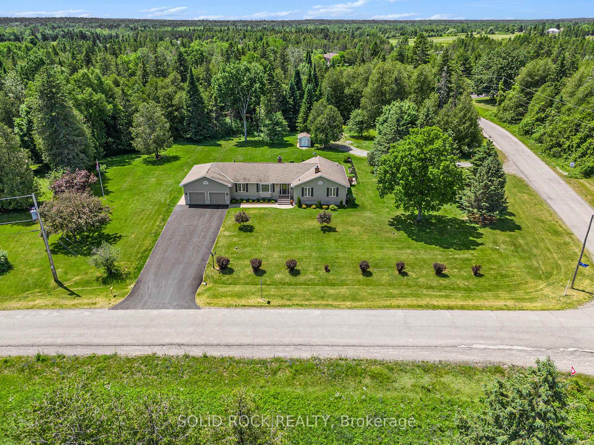 Photo 4 of 135 Delaney Drive, Ottawa, Huntley Ward (South West) — HOMEH