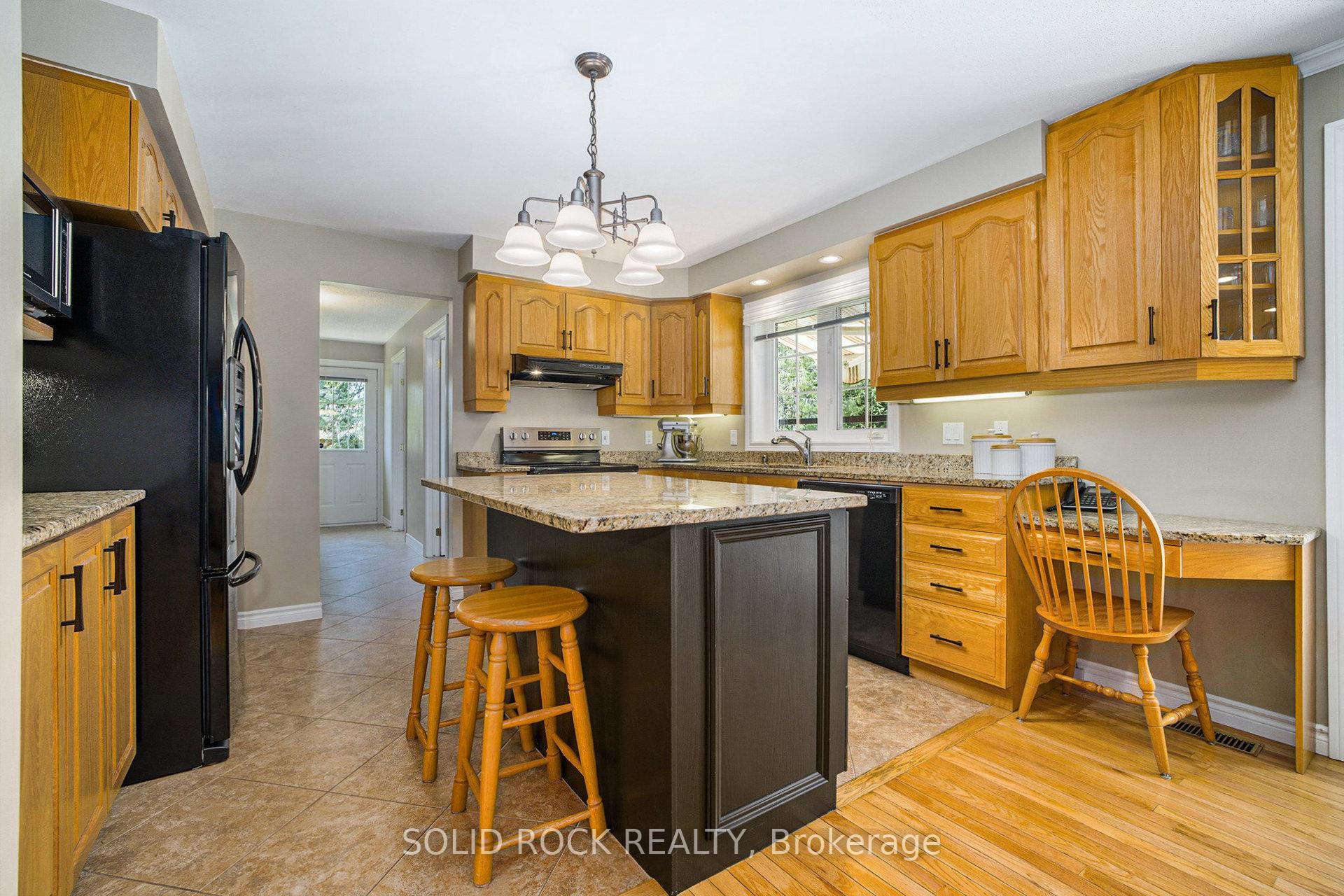 Photo 12 of 135 Delaney Drive, Ottawa, Huntley Ward (South West) — HOMEH