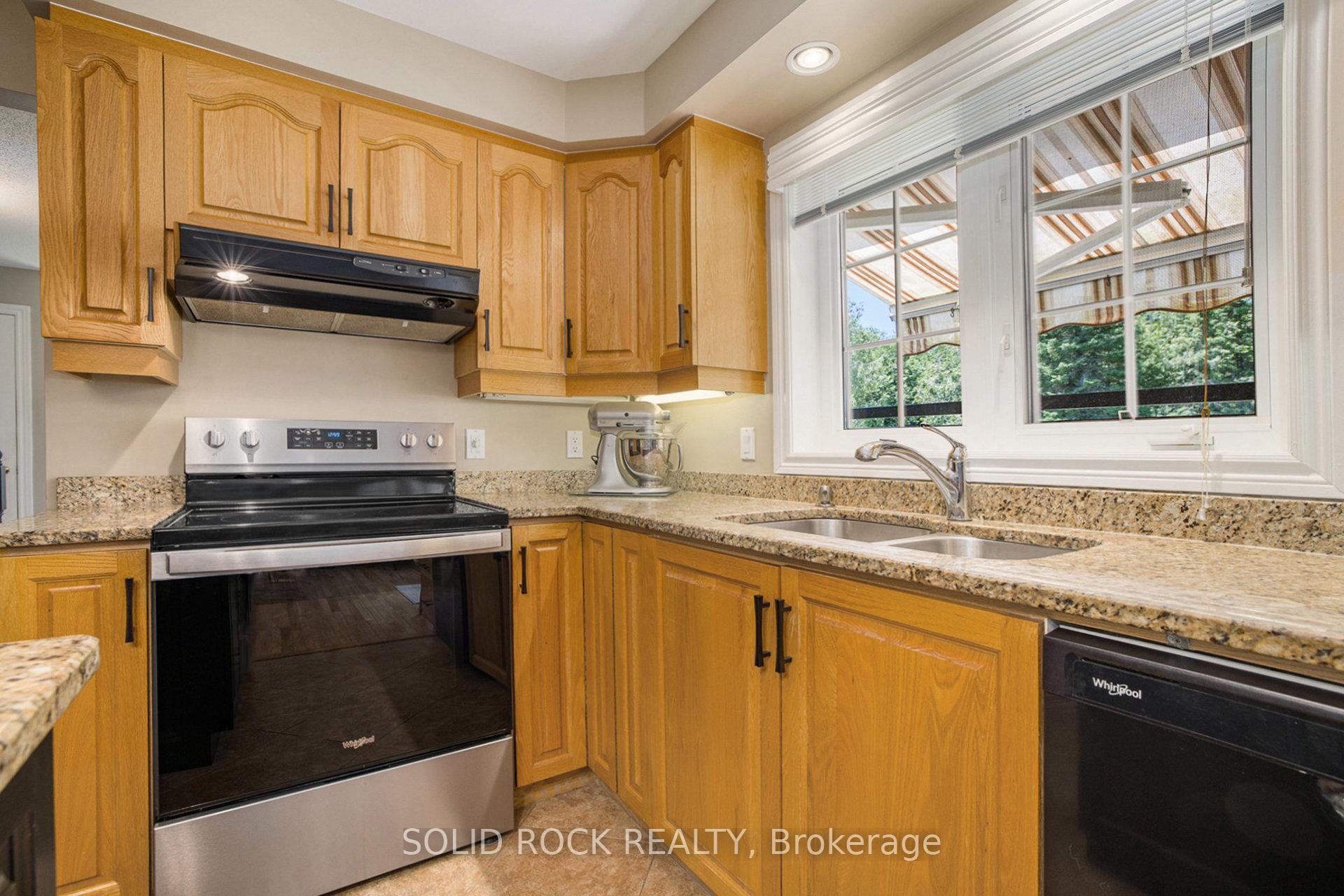 Photo 13 of 135 Delaney Drive, Ottawa, Huntley Ward (South West) — HOMEH