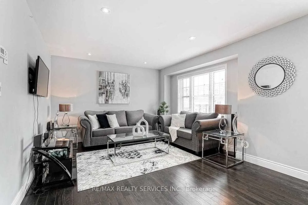 Photo 5 of 15 Vanhorne Close, Brampton, Northwest Brampton — HOMEH