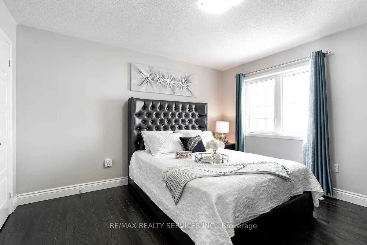 Photo 6 of 15 Vanhorne Close, Brampton, Northwest Brampton — HOMEH