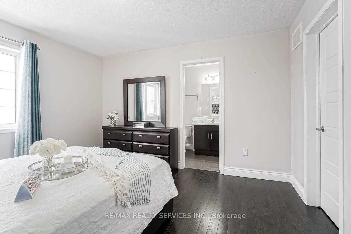 Photo 7 of 15 Vanhorne Close, Brampton, Northwest Brampton — HOMEH