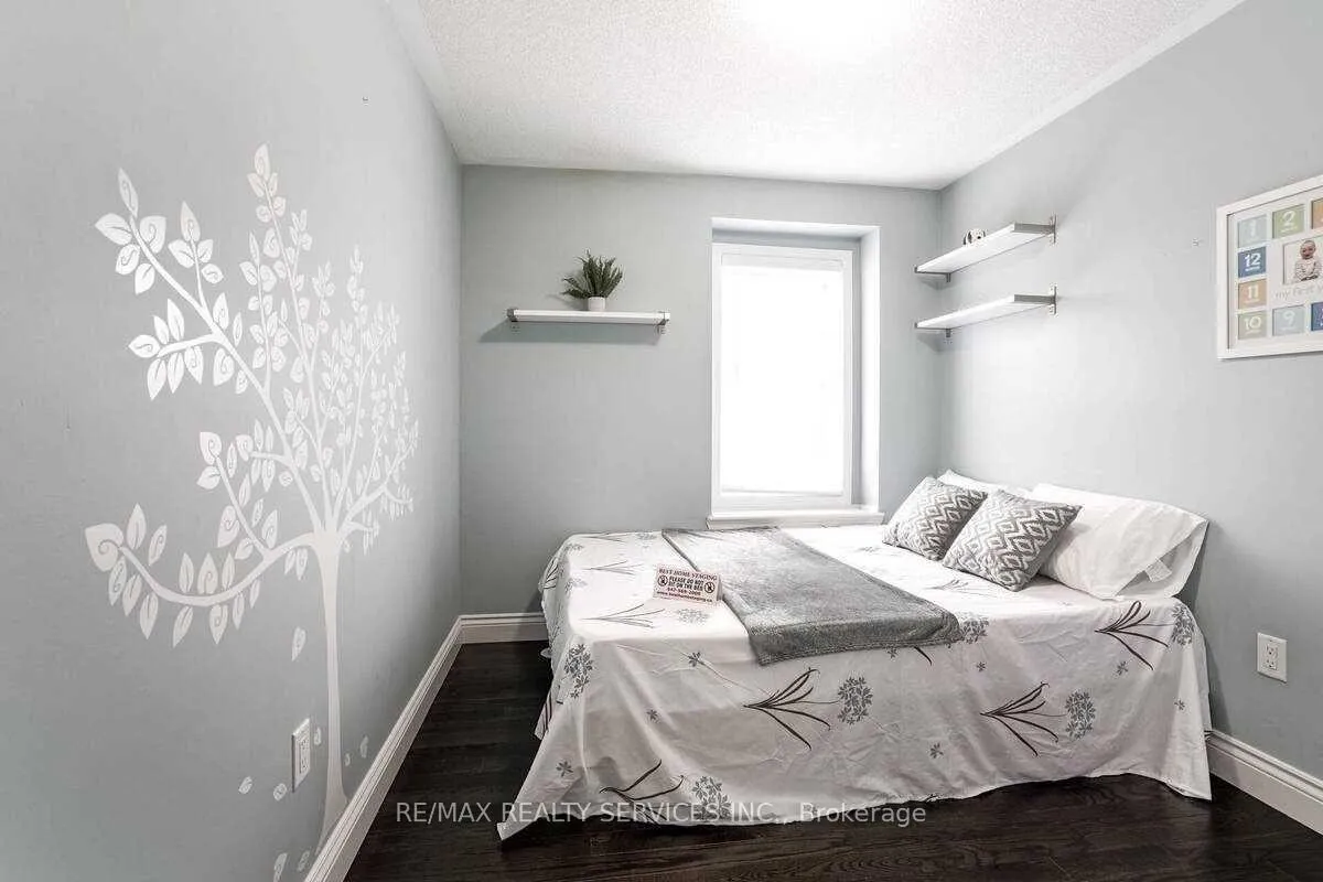 Photo 8 of 15 Vanhorne Close, Brampton, Northwest Brampton — HOMEH