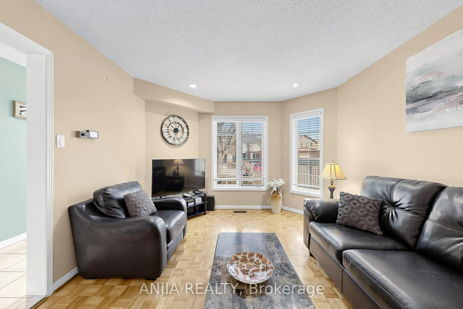 Photo 4 of 84 Havagal Crescent, Markham, Markville — HOMEH