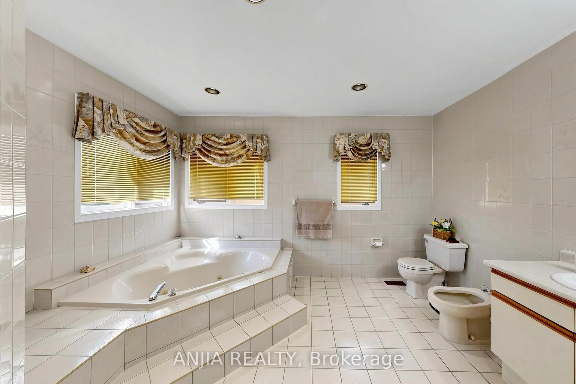 Photo 26 of 84 Havagal Crescent, Markham, Markville — HOMEH