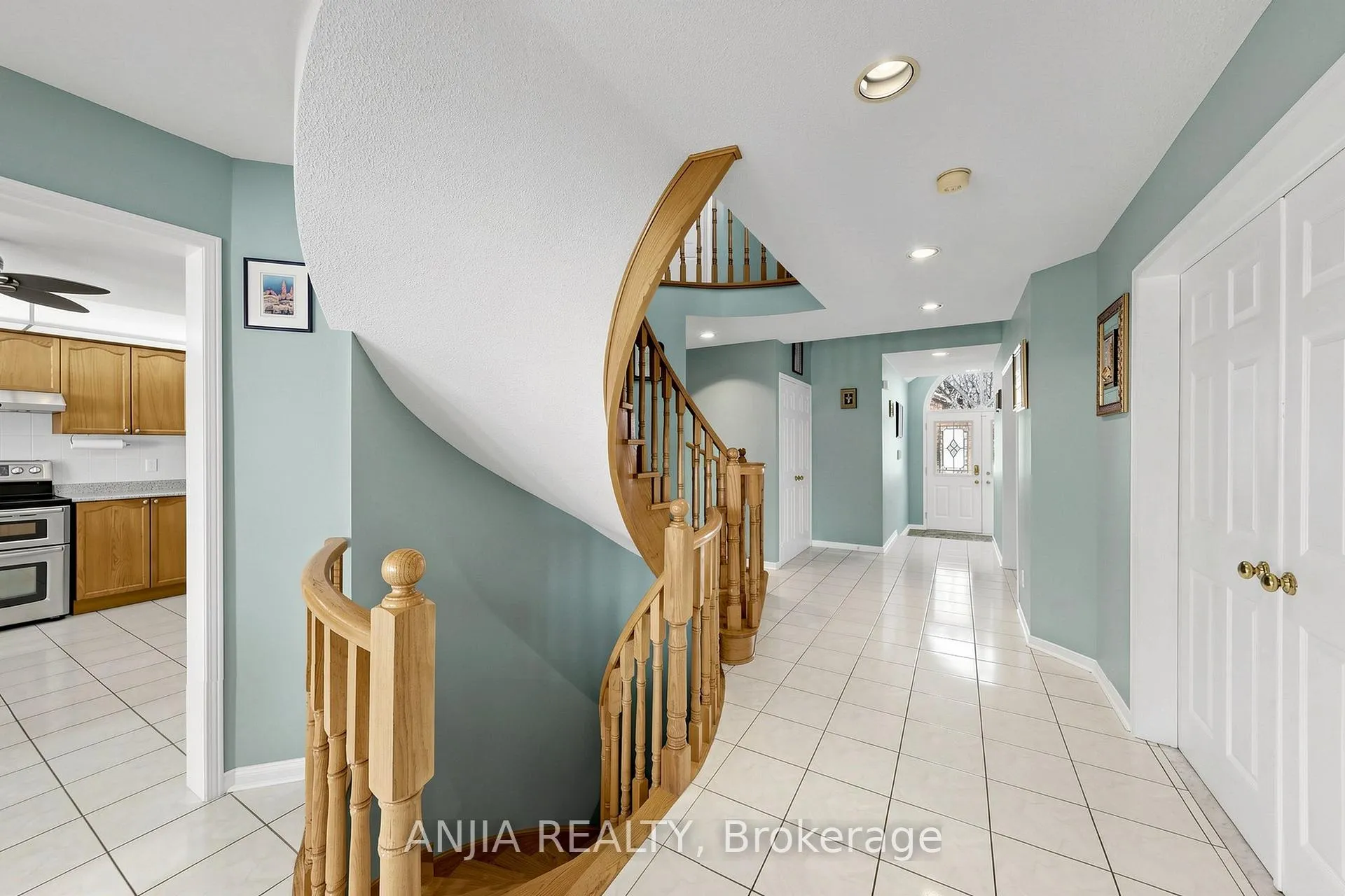Photo 34 of 84 Havagal Crescent, Markham, Markville — HOMEH