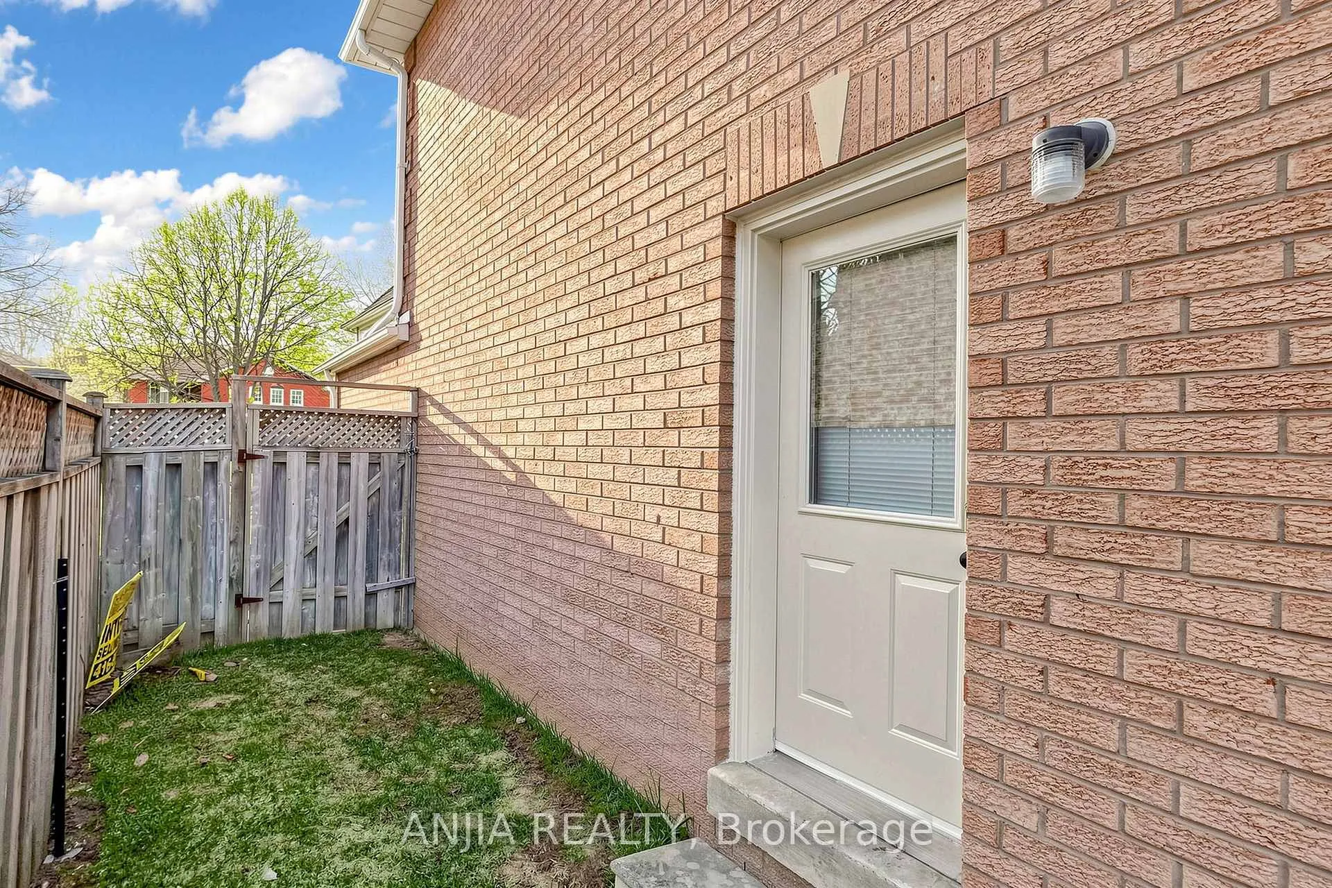 Photo 43 of 84 Havagal Crescent, Markham, Markville — HOMEH
