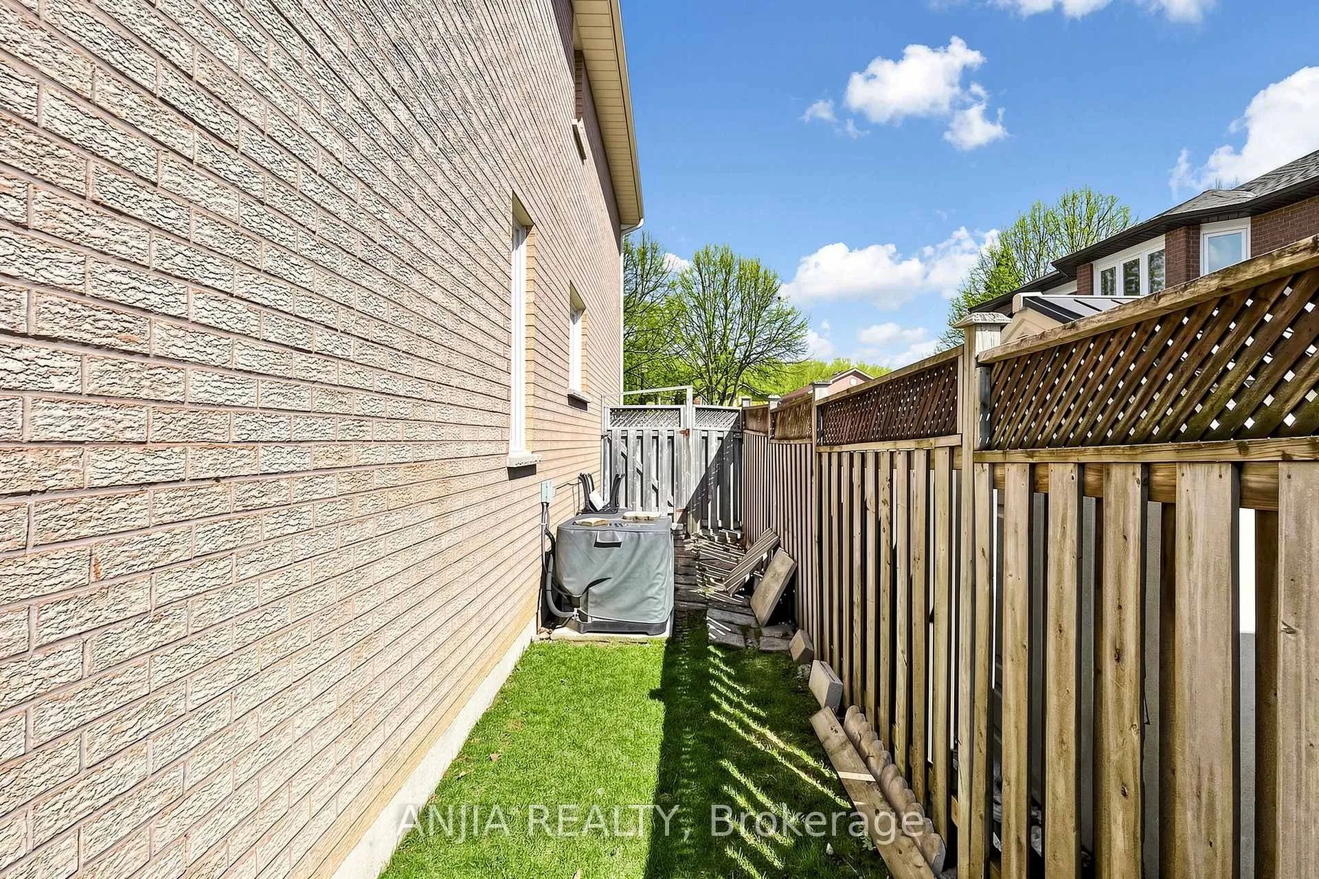 Photo 44 of 84 Havagal Crescent, Markham, Markville — HOMEH