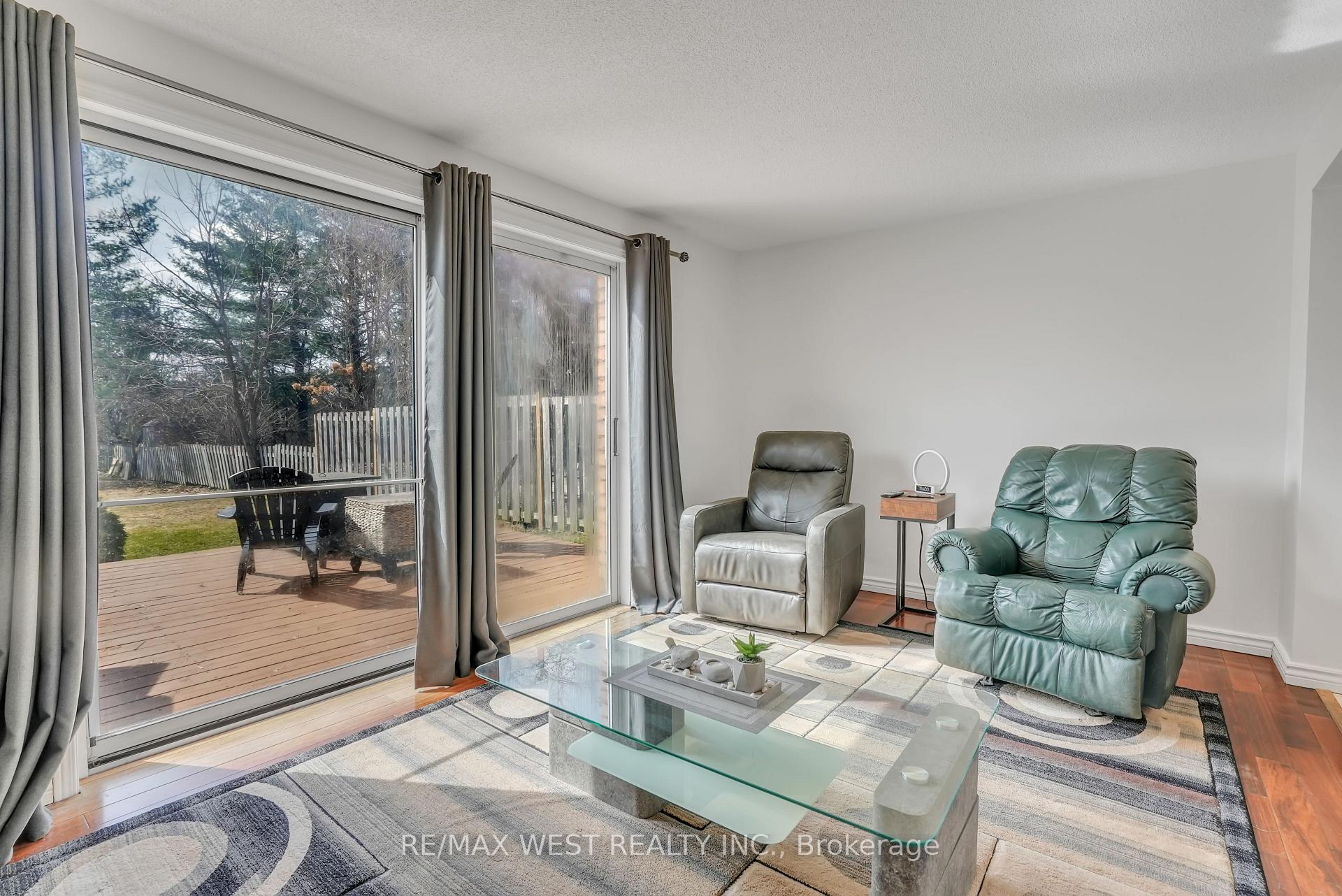 Photo 2 of 15 Seymour Crescent, Barrie, Holly — HOMEH